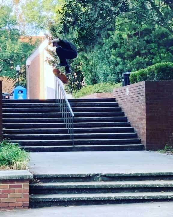 ジェイク・イラーディのインスタグラム：「Some IPhone angles from my @bonesbearings part 📚🔗🌀」