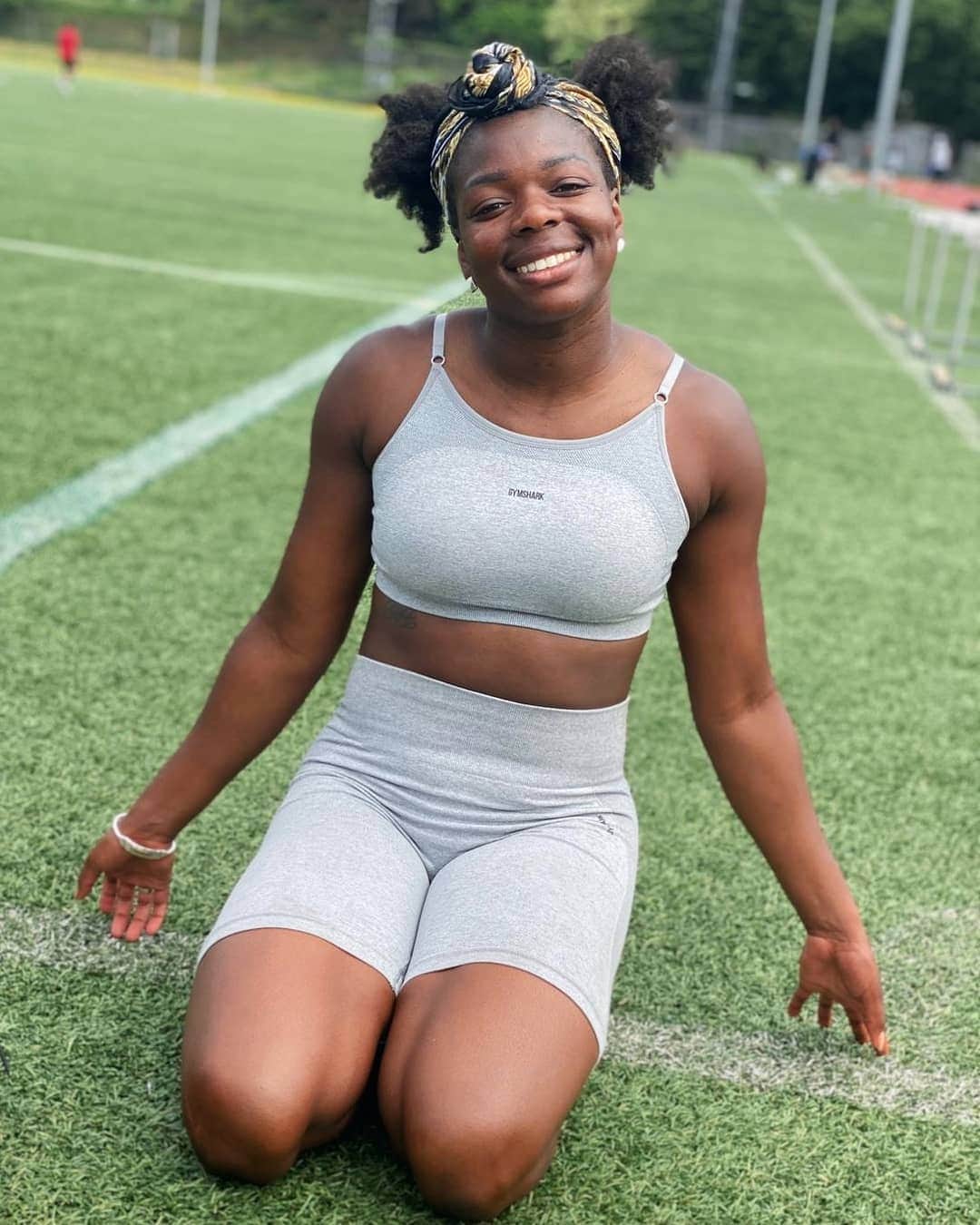 アシャ・フィリップのインスタグラム：「Stay ready. Stay cute. 😘🏃🏾‍♀️💨 . . 🦈 @gymshark . . #TrackAndField #Trackside #Workout #Gymshark #Fitness #GymsharkWomen」