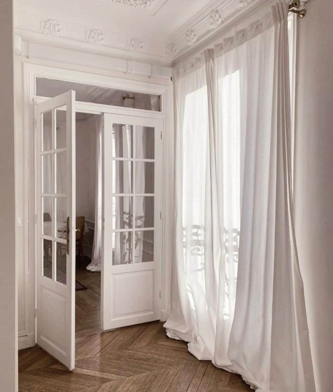 Kelsey Simoneのインスタグラム：「Dreamy spaces I’d like to daydream in☁️」