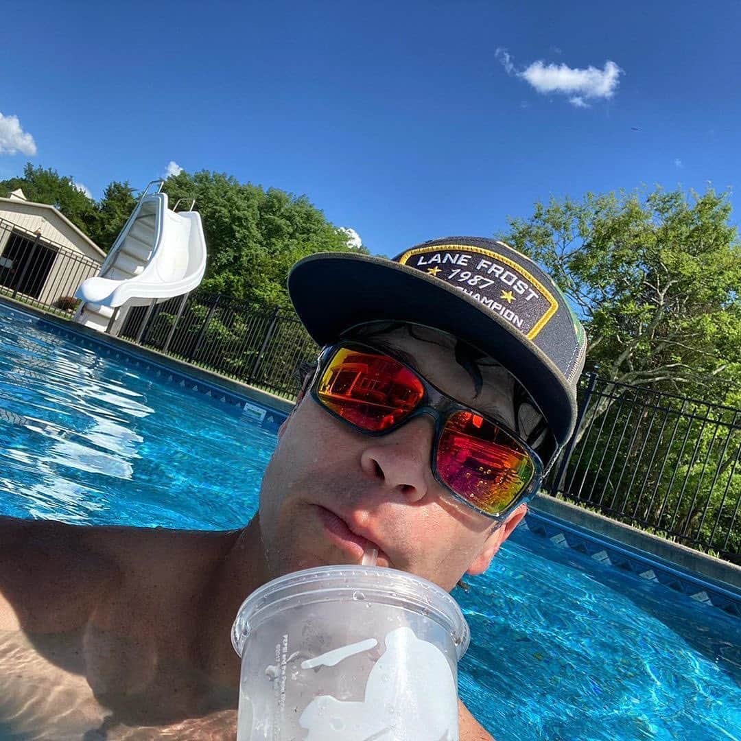 3 Doors Downのインスタグラム：「"Don’t talk to me. I’m busy." - @brad3doorsdown」