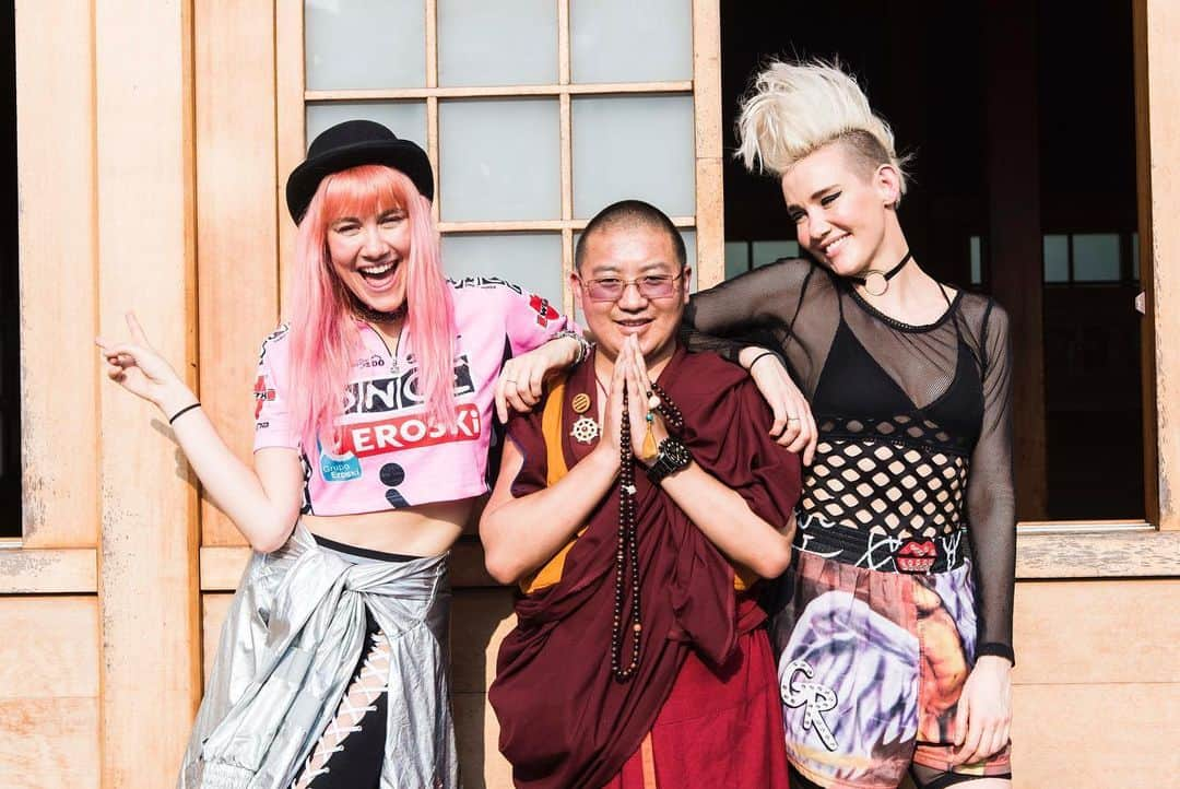 NERVOさんのインスタグラム写真 - (NERVOInstagram)「Just MONK-eying around and finding our inner peace #namaste #happyhumpday 🙏🙏✨✨」5月28日 2時17分 - nervomusic