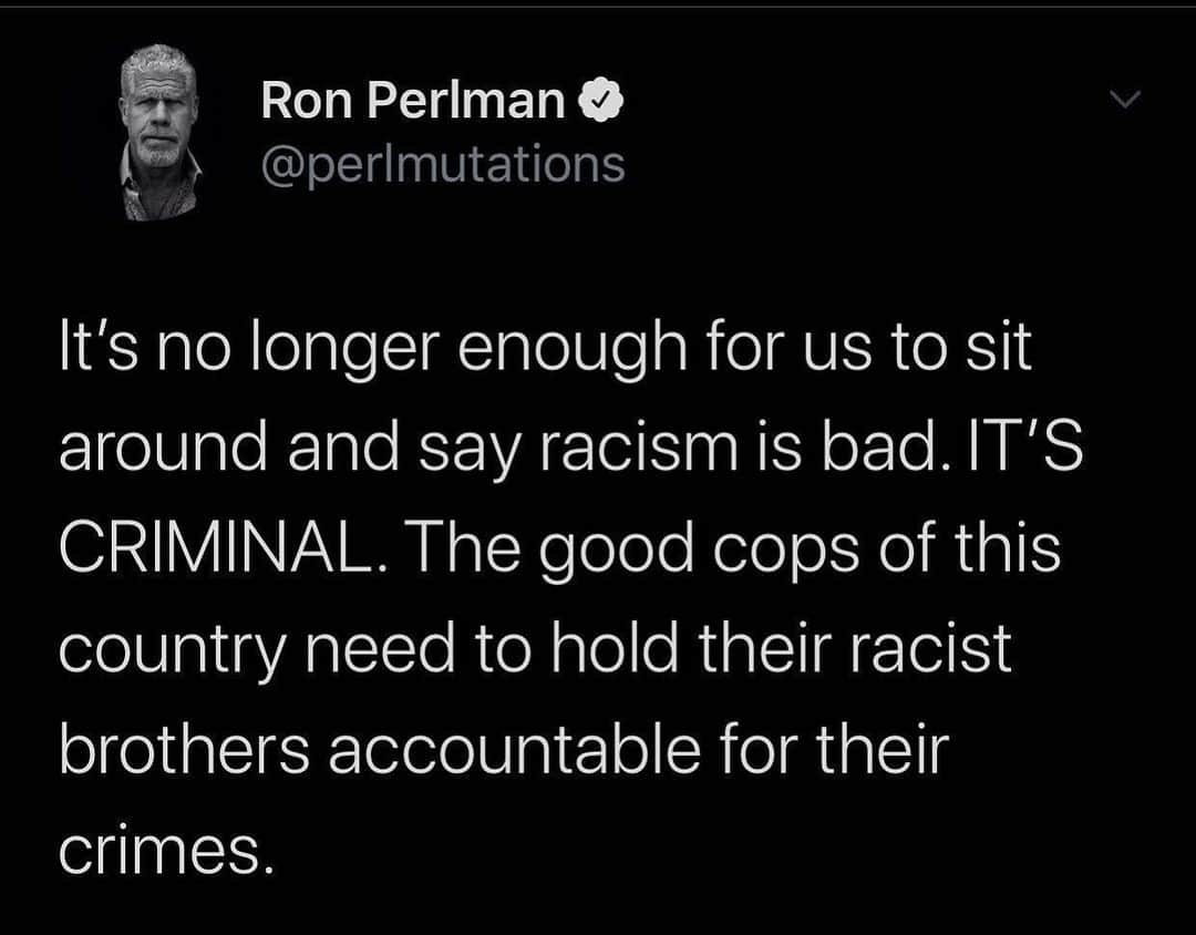 ミラ・ジョヴォヴィッチのインスタグラム：「#icantbreathe #justiceforgeorgefloyd #justiceforahmaud #justiceforbreonnataylor #justicefornatewoods  #blacklivesmatter #stateofemergency」