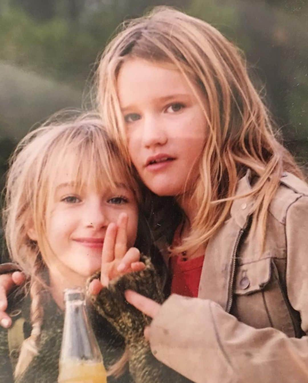 シャーロット・ティルベリーさんのインスタグラム写真 - (シャーロット・ティルベリーInstagram)「Happy birthday to my gorgeous, talented niece @sofiaschwarzkopftilbury! Darling, every day I work with you I am blown away by your talent, kindness and love of life! Sending LOVE, LIGHT and MAGIC. Missing you lots and wish we could celebrate together today. Xxxxx 💋💖🌈🧚‍♀️🦋」5月28日 2時36分 - charlottetilbury