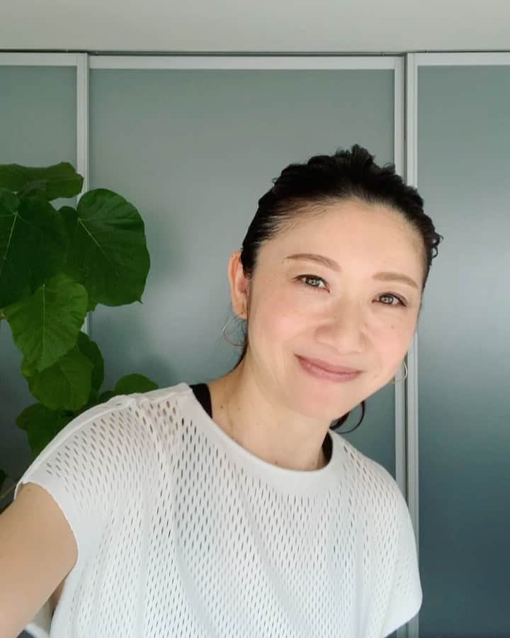 市橋有里のインスタグラム：「HOME TEAM HERO challenge ・ 明日5/29〜6/7まで ホームチームヒーローチャレンジを 開催します！ ADIDAS RUNNINGアプリ ADIDAS TRAININGアプリ を起動してトレーニングすることで、ADIDASがCOVID-19の支援のために寄付いたします。 各々がトレーニングをした合計時間がカウントされ、 全世界での合計1時間につき1米ドルを寄付します。 ・ 最大100万時間分、100万米ドル ランニングやサイクリングから、自宅トレーニングやヨガまで、全部 で27のエクササイズがあります。 是非みなさんも参加してくださいね♪  https://adirun.app /bASg ・ #hometeamhero #hometeam  #createdwithadidas @adidastokyo #COVID19Fund  #その1分が世界を動かす」