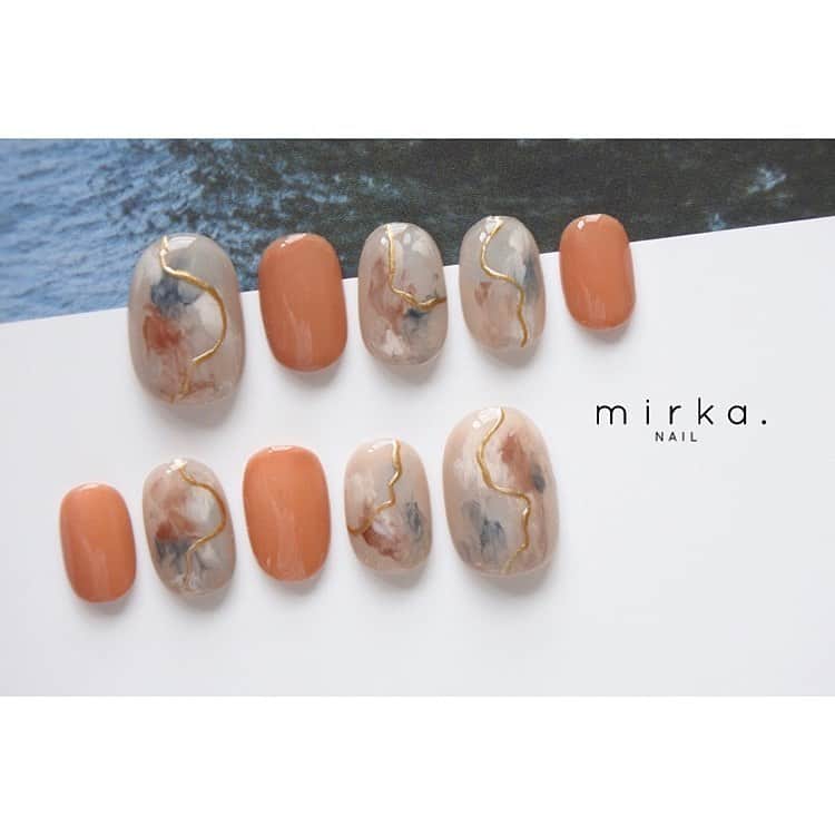 mirka. NAIL(ミルカネイル)さんのインスタグラム写真 - (mirka. NAIL(ミルカネイル)Instagram)「ゴールドラインをポイントに﻿ 飽きのこない色合わせ◯﻿ ﻿ ﻿ ﻿ こちらはCASIO BABY-Gの大人女性向けモデル「G-MS」に合わせてご提案させていただいたデザインです＾＾﻿ ﻿ ﻿ ﻿ G-MS CAFE﻿ https://baby-g.jp/gmscafe/2/﻿ ﻿ ﻿ ﻿ ﻿ #mirkanail#nails#nailart#naildesign﻿ #ショートネイル#ネイルデザイン#ネイルアート#ネイル#大人ネイル#オフィスネイル」5月28日 12時44分 - mirka.nail