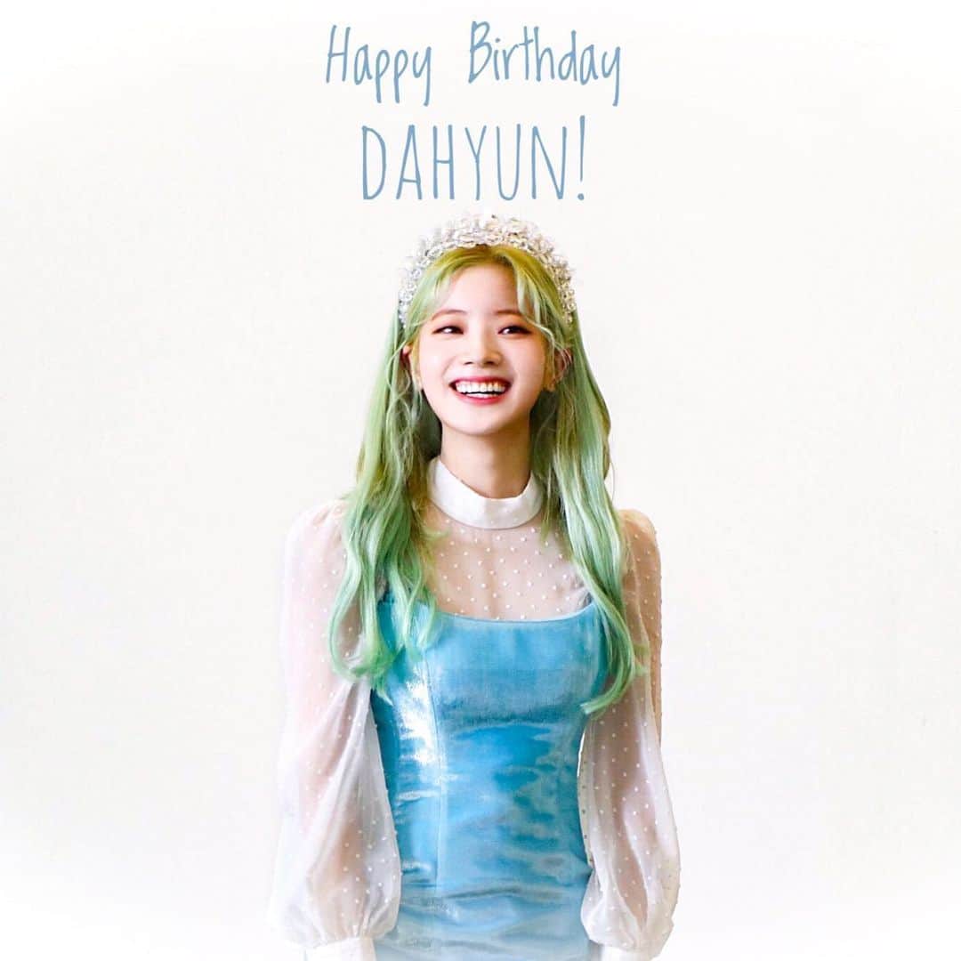 ダヒョンのインスタグラム：「Happy birthday to our happy vitamin and the queen herself 👸🏻🎂 The one who puts so much work into making us smile and feel loved! 💖 Thank you for existing and being such a wonderful person that you are. May calm seas and bright sunshine define the rest of your voyage. Enjoy your day to the fullest despite this whole covid situation and everything. You deserve the best and obviously nothing less 🙆🏻‍♀️ Please continue to shine bright on us with your eternal happiness 🌟 We love you so much, Kim Dahyun 💕 ⠀⠀⠀ ⠀  #HappyDahyunDay  #OurShiningLightDahyun  #5월의_끝에서_만난_다현이」