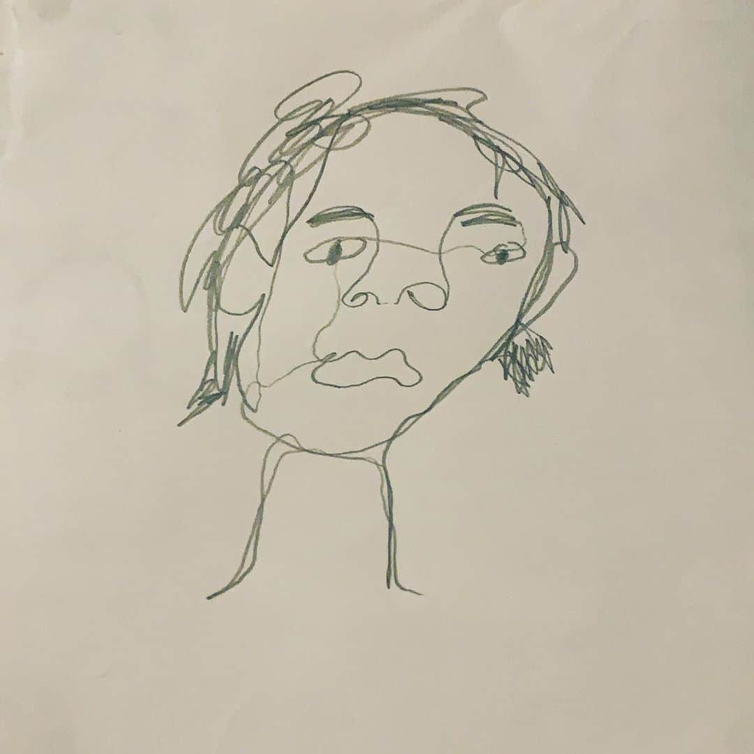 カーキ・キングのインスタグラム：「One line self portrait.」