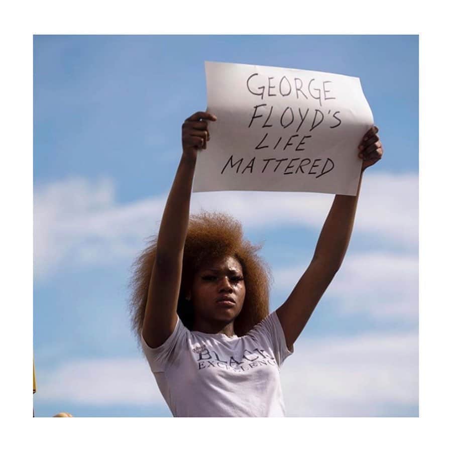 ケイト・ハリソンのインスタグラム：「“Please, I can’t breathe. The knee on my neck. I can’t breathe, Officer. They gonna kill me.” George Floyd’s life mattered. This has to stop. #JusticeforFloyd」