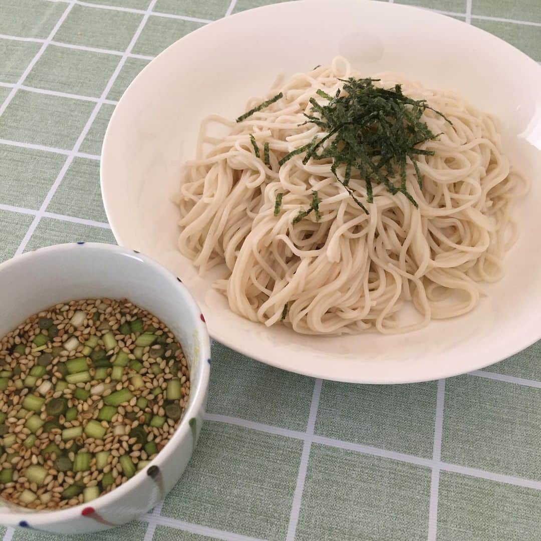 山西章博さんのインスタグラム写真 - (山西章博Instagram)「今日のご飯。暑いのでもりそばなのさ！ #もりそば  #昼ごはん  #暑い日は #冷たい麺 #何より簡単 #そして楽 #助かる #初心者主夫」5月28日 13時23分 - akihiro.yama1129
