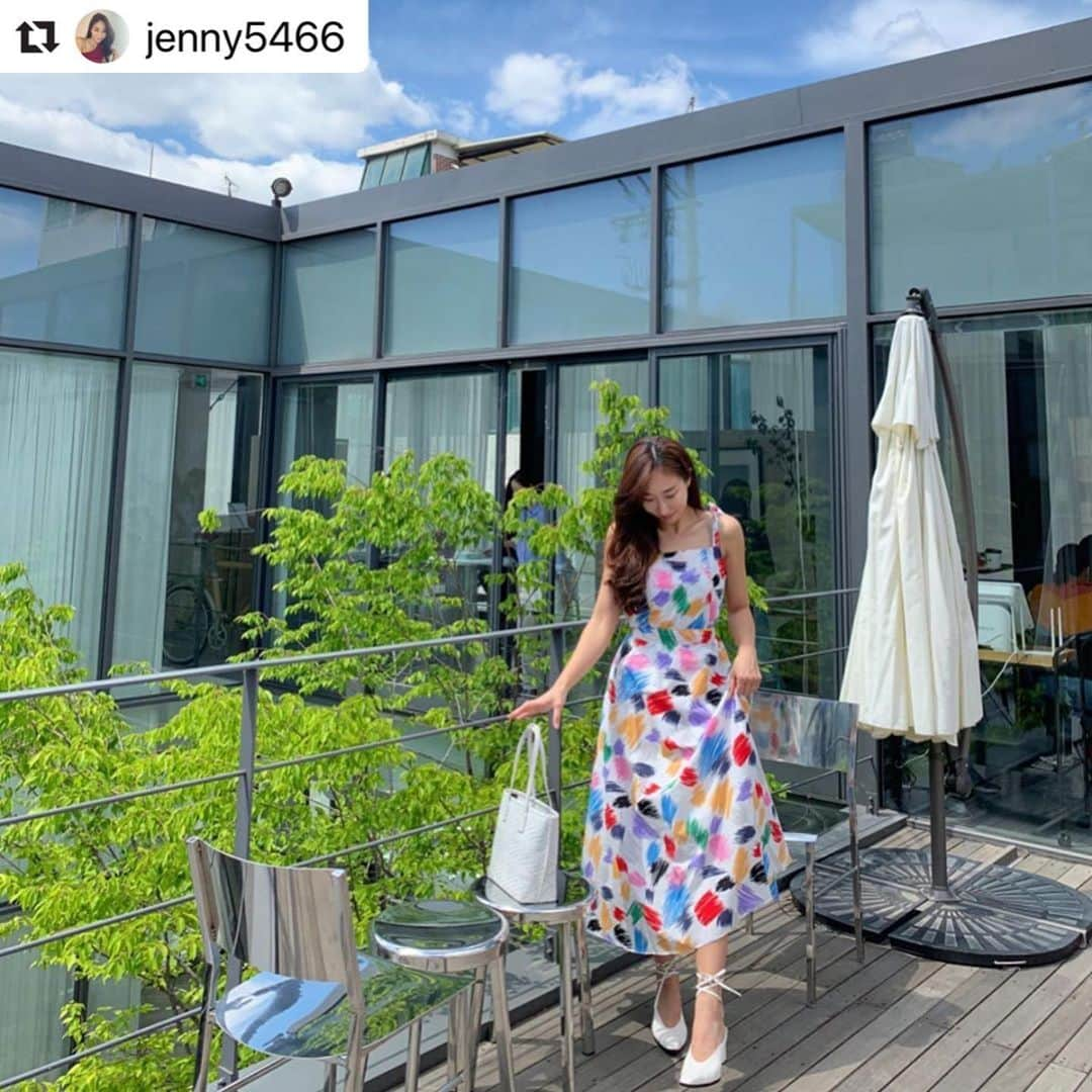 DAKS Koreaさんのインスタグラム写真 - (DAKS KoreaInstagram)「#Repost @jenny5466 with @make_repost ・・・ 역시 화이트가 코디하기 젤 좋아요🤍 깔끔하고 고급스러운 클러치, 토트백 둘다 #닥스가방 _ #Repost @mercij_boutique with @make_repost ・・・ 💙💚💙💚 _ #DCBA0E974WT #DCWA0E962WT _ #닥스 #닥스코리아 #닥스엑세서리 #DAKS #DAKSACCESSORIES #Lfmall #닥스가방 #닥스여자가방 #숄더백 #쇼퍼백 #클러치백 #칼라일 #닥스칼라일 #선물추천 #데일리룩 #ootd」5月28日 13時27分 - dakskorea_accessories