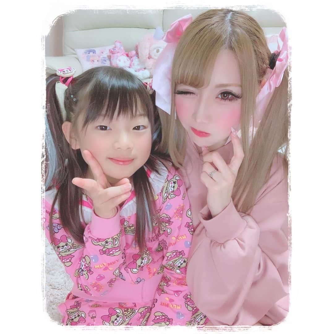 ちいめろさんのインスタグラム写真 - (ちいめろInstagram)「#ちいめろ #まひめろ #親子 #仲良し #ピンク #1枚目の写真はホーム画面 #可愛い娘 #時差グラム」5月28日 4時48分 - chiimelo74