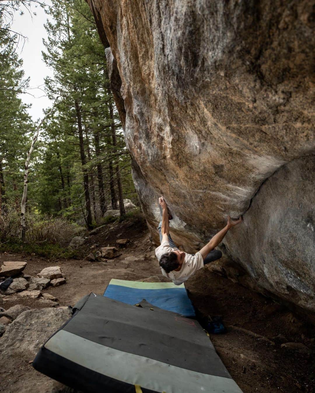 ポール・ロビンソンのインスタグラム：「Managed to send the full “Muscle Car,” V14/8B+ the other day. What a 🌟 line! #bouldering photo: @frank__decaro」