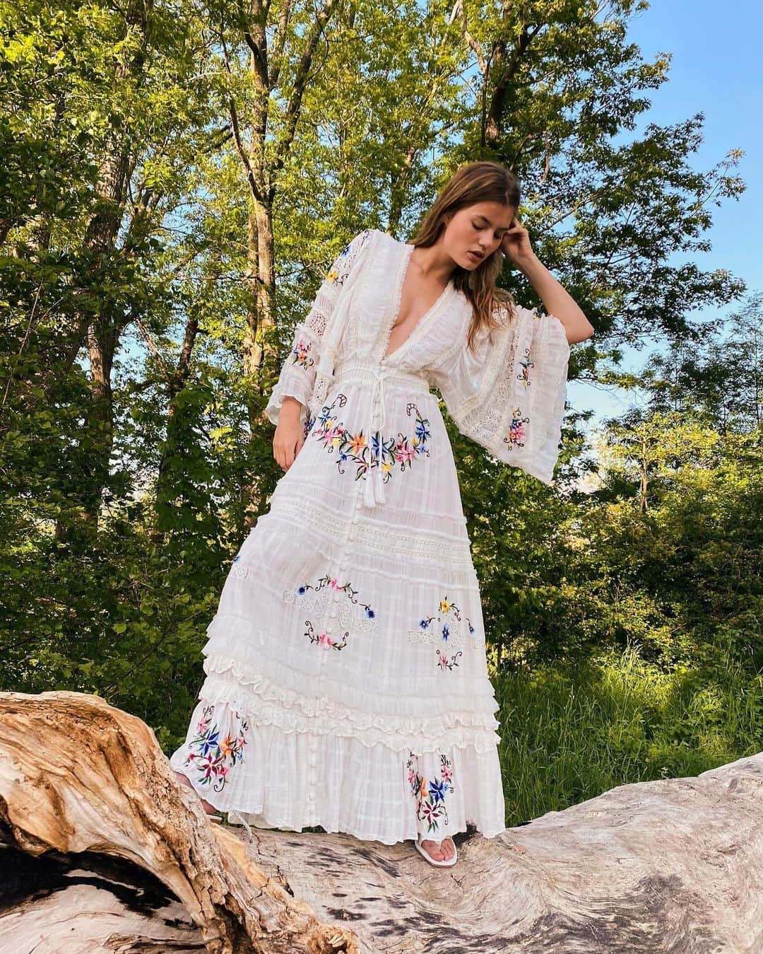 freepeopleさんのインスタグラム写真 - (freepeopleInstagram)「This dress makes us want to frolic. Dress up in the Charm Your Way Duster.」5月28日 5時12分 - freepeople