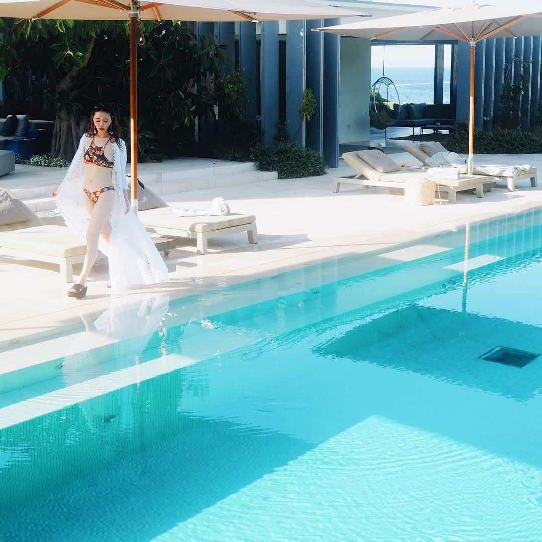 クリスティン・ウェイのインスタグラム：「I miss the vacation #holidays #pool #summer #fun #throwback #lifeisbeautiful #ibiza」