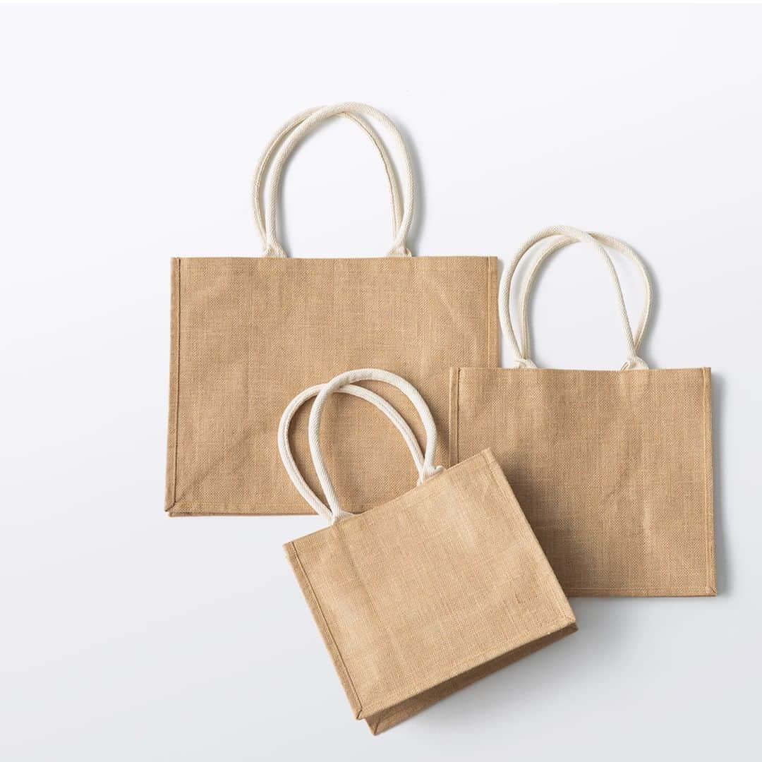 MUJI USAさんのインスタグラム写真 - (MUJI USAInstagram)「An everyday tote for every use.  Available in three sizes, the Jute My Bags can be used on a daily basis. Its versatile, simple design is perfect for toting groceries to your personal belongings.  #muji #mujiusa #jute #bringyourownbag」5月28日 7時03分 - mujiusa