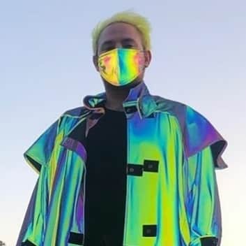 リヴァース・クオモのインスタグラム：「Morgnxofficial closing out the set on Friday 625 pm PST Island in the zoom」