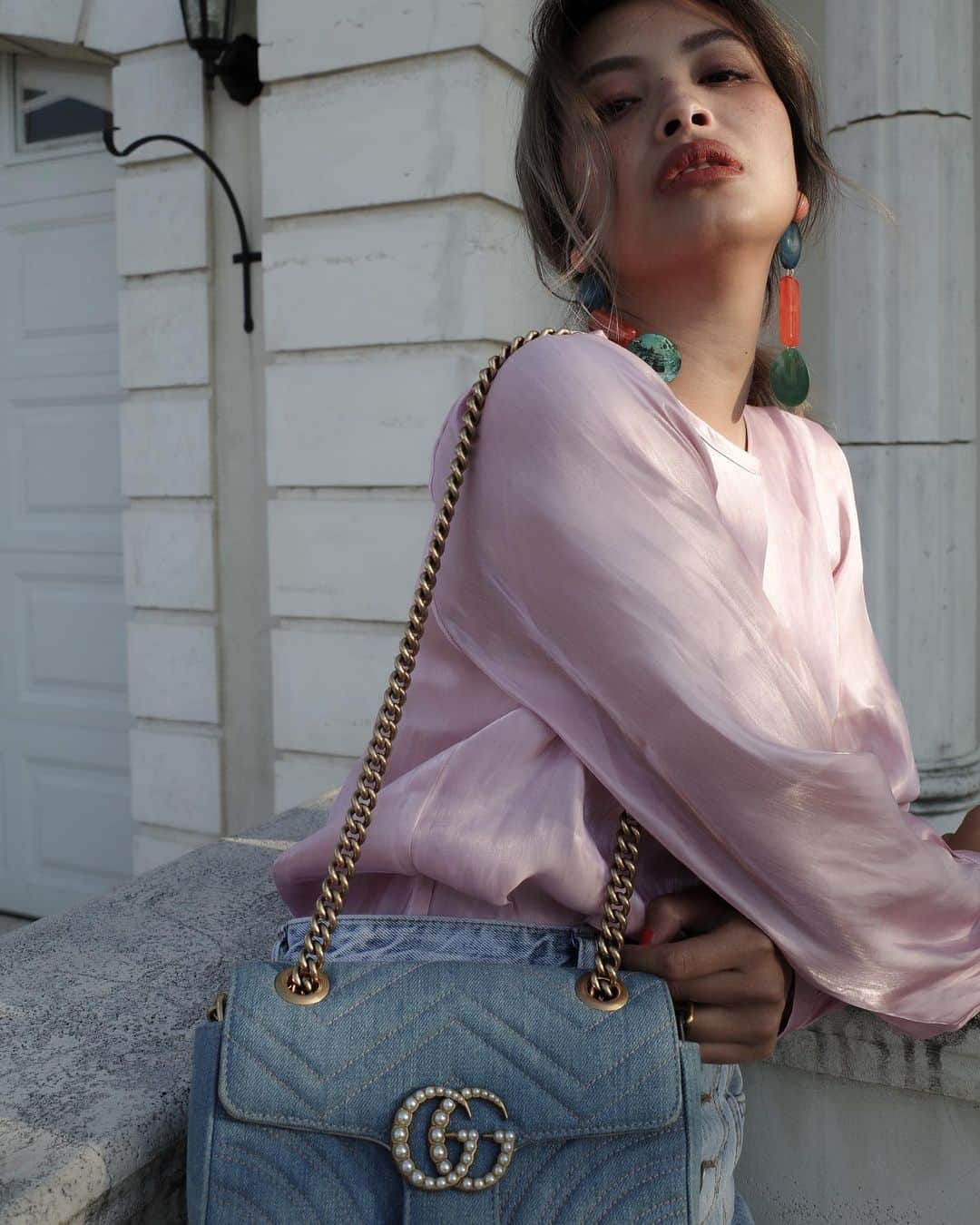 島野ミキさんのインスタグラム写真 - (島野ミキInstagram)「・ ・ denim… @mariafashiongram earring… @faderavivie_official  bag… @gucci / @laxus__officialか でレンタルしたやつ tops… @hash_buyers_market ﻿トレンドアイテムを取り揃えていく﻿ファッションECサイト﻿ @hash_buyers_market ﻿サイトで ご縁があって﻿有難い事にバイヤーさせてもらってます❤︎ 私がセレクトしたアイテムはサイトのHPのインフルエンサー 一覧から﻿見れますょ⸜(๑⃙⃘'ᵕ'๑⃙⃘)⸝⋆* ・ ・ #hashbuyersmarket#laxus#GUCCI#fashion#ootd#coordinate#アパレル #ファッションコーデ #トレンドコーデ #大人コーデ #大人カジュアル#今日のコーデ#お洒落さんと繋がりたい#ファッション#オシャレ#コーデ#シンプルコーデ #アパレル #ワンマイルウェア #youthfulsurf #ユースフルサーフ#レンタル#グッチ#ハイブランド」5月28日 7時54分 - miki_shimano