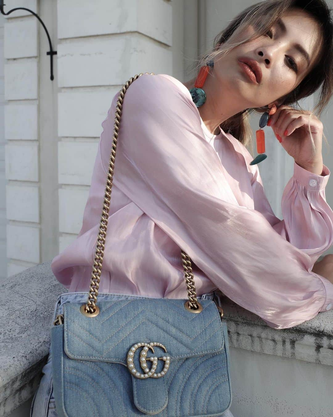 島野ミキさんのインスタグラム写真 - (島野ミキInstagram)「・ ・ denim… @mariafashiongram earring… @faderavivie_official  bag… @gucci / @laxus__officialか でレンタルしたやつ tops… @hash_buyers_market ﻿トレンドアイテムを取り揃えていく﻿ファッションECサイト﻿ @hash_buyers_market ﻿サイトで ご縁があって﻿有難い事にバイヤーさせてもらってます❤︎ 私がセレクトしたアイテムはサイトのHPのインフルエンサー 一覧から﻿見れますょ⸜(๑⃙⃘'ᵕ'๑⃙⃘)⸝⋆* ・ ・ #hashbuyersmarket#laxus#GUCCI#fashion#ootd#coordinate#アパレル #ファッションコーデ #トレンドコーデ #大人コーデ #大人カジュアル#今日のコーデ#お洒落さんと繋がりたい#ファッション#オシャレ#コーデ#シンプルコーデ #アパレル #ワンマイルウェア #youthfulsurf #ユースフルサーフ#レンタル#グッチ#ハイブランド」5月28日 7時54分 - miki_shimano