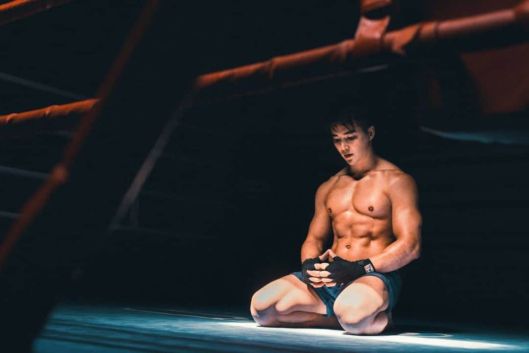 ルーディ・リンのインスタグラム：「I’ve been training lately, getting ready. I see battles there on the horizon and then there are the ones I can’t see. I don’t expect it to be easy and that’s what excites me. What about you? Do you believe?」