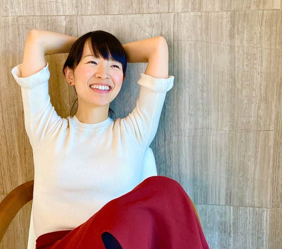 近藤麻理恵さんのインスタグラム写真 - (近藤麻理恵Instagram)「片づけのモチベーションが停滞するときも、ありますよね。  そんなときは、 片づけ記録をつけて自分を励ます、こまめなご褒美を自分にあげる、片づけ仲間を作る‥‥などなどして、自分で自分をいたわって、ときめかせることが大事。  そんなことを、最新のYouTubeでお話ししました。 （こんまりの片づけモチベーションが下がる時トークは、誰にも共感できないと話題ですが😅） 。  片づけ中の息抜きに、プロフィール（ @mariekondo_jp ）﻿のリンクからぜひご覧ください✨  #こんまり #konmari #こんまりメソッド #近藤麻理恵 #ときめき  #こんまりちゃんねる #youtube #ユーチューブ #公式チャンネル #モチベーション」5月28日 13時48分 - mariekondo_jp