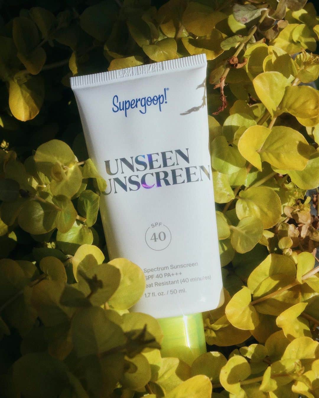 Urban Outfittersさんのインスタグラム写真 - (Urban OutfittersInstagram)「The number one skincare essential: SPF! It’s #NationalSunscreenDay—link in bio to shop our #UOBeauty picks.」5月28日 8時37分 - urbanoutfitters