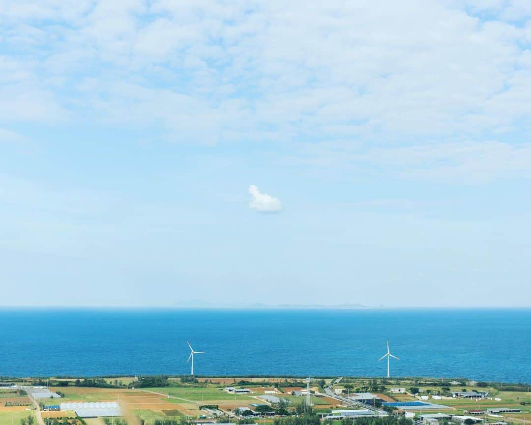 セソコマサユキさんのインスタグラム写真 - (セソコマサユキInstagram)「雲がぷかり。  #ひとりひとりの行動で沖縄を守ろう #愛と思いやり #いつかまた沖縄で #写真旅行 #沖縄旅 #島旅 #伊江島 #伊江島タッチュー」5月28日 8時59分 - sesokomasayuki