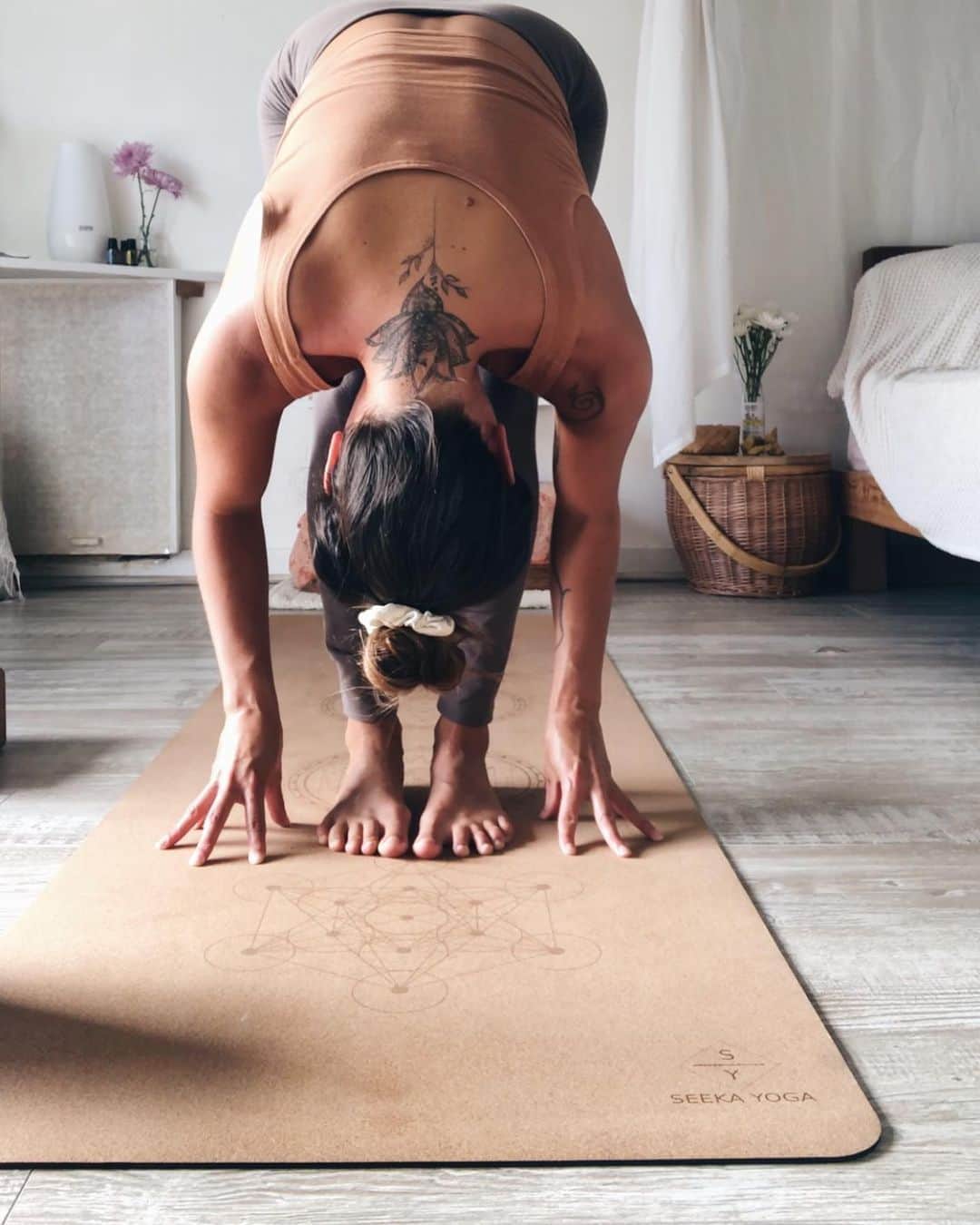 のインスタグラム：「@amariirii 〰️ creating her own reality in the organic cotton Fitted Crop」