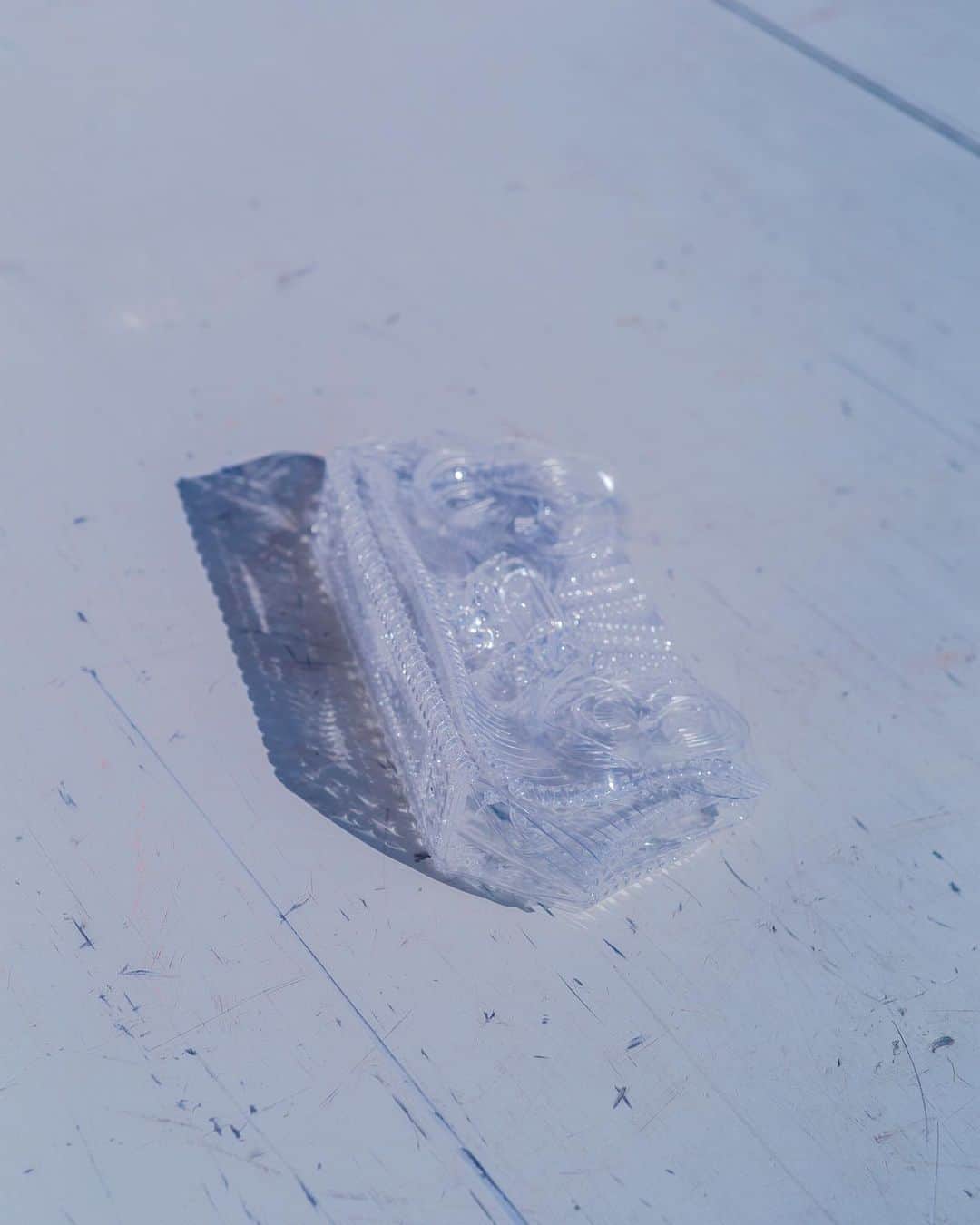 黒河内真衣子さんのインスタグラム写真 - (黒河内真衣子Instagram)「Vinyl Chloride Cloth Clutch Bag - clear  #mamekurogouchi  #2020ss」5月28日 9時25分 - mamekurogouchi