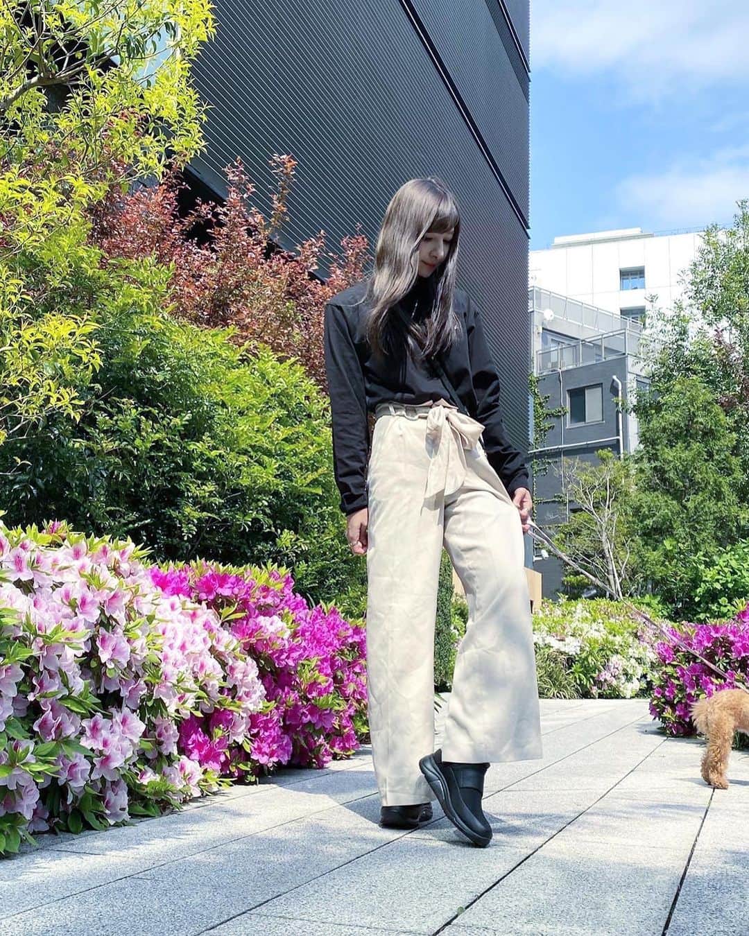 五位渕のぞみさんのインスタグラム写真 - (五位渕のぞみInstagram)「#外反母趾にも優しいおしゃれ靴 『#fitfit（#フィットフィット）』 @fitfit_official_ ⠀ これから来る梅雨の時期に最適な #レインシューズ getしたよー👠✨ ㅤㅤㅤㅤㅤㅤㅤㅤㅤ ㅤㅤㅤㅤㅤㅤㅤㅤㅤ ㅤㅤㅤㅤㅤㅤㅤㅤㅤ 💙 ブリーズレインスニーカーハイ color ブラック ¥11,900  50％OFF ➡︎¥5,900税抜 （¥6,490税込） https://fitfit.jp/shop/commodity/SFIT0841D/FI5856BW00141  ㅤㅤㅤㅤㅤㅤㅤㅤㅤ ㅤㅤㅤㅤㅤㅤㅤㅤㅤ ㅤㅤㅤㅤㅤㅤㅤㅤㅤ ✔️ 雨でも晴れでもラク。水をはじくきれいパンプス。 ㅤㅤㅤㅤㅤㅤㅤㅤㅤ ✔️ 心地よく歩けるヒールだし腰高スタイリッシュなの。 ㅤㅤㅤㅤㅤㅤㅤㅤㅤ ✔️ 湿気は外に逃がしてドライで快適な状態をキープしてくれるよ！ ㅤㅤㅤㅤㅤㅤㅤㅤㅤ ㅤㅤㅤㅤㅤㅤㅤㅤㅤ ショートレインブーツは初挑戦なので新鮮🐶✨ ㅤㅤㅤㅤㅤㅤㅤㅤㅤ ㅤㅤㅤㅤㅤㅤㅤㅤㅤ 外反母趾にも優しい靴なので 機能性が良い上に、デザインもとっても オシャレでお気に入りなの❣️ ㅤㅤㅤㅤㅤㅤㅤㅤㅤ 履きやすくてオシャレってほんとありがたいよね🙆‍♀️✨ ㅤㅤㅤㅤㅤㅤㅤㅤㅤ ㅤㅤㅤㅤㅤㅤㅤㅤㅤ ㅤㅤㅤㅤㅤㅤㅤㅤㅤ ㅤㅤㅤㅤㅤㅤㅤㅤㅤ ㅤㅤㅤㅤㅤㅤㅤㅤㅤ ㅤㅤㅤㅤㅤㅤㅤㅤㅤ ㅤㅤㅤㅤㅤㅤㅤㅤㅤ ㅤㅤㅤㅤㅤㅤㅤㅤㅤ ㅤㅤㅤㅤㅤㅤㅤㅤㅤ ㅤㅤㅤㅤㅤㅤㅤㅤㅤ  #フィットフィット #歩け歩けわたし #アーチエイジング #フィト子 #ヒール #パンプス #ヒールパンプス #パンプスコーデ #스니커 #スニーカー女子 #apparel #패션스타그램 #데일리 #ootd #코디 #coordinate #도쿄 일본 #모델 #読モ #読者モデル #サロモ #サロンモデル #撮影モデル #インフルエンサー #インスタグラマー  ㅤㅤㅤㅤㅤㅤㅤㅤㅤ ㅤㅤㅤㅤㅤㅤㅤㅤㅤ」5月28日 9時34分 - nonnon0319