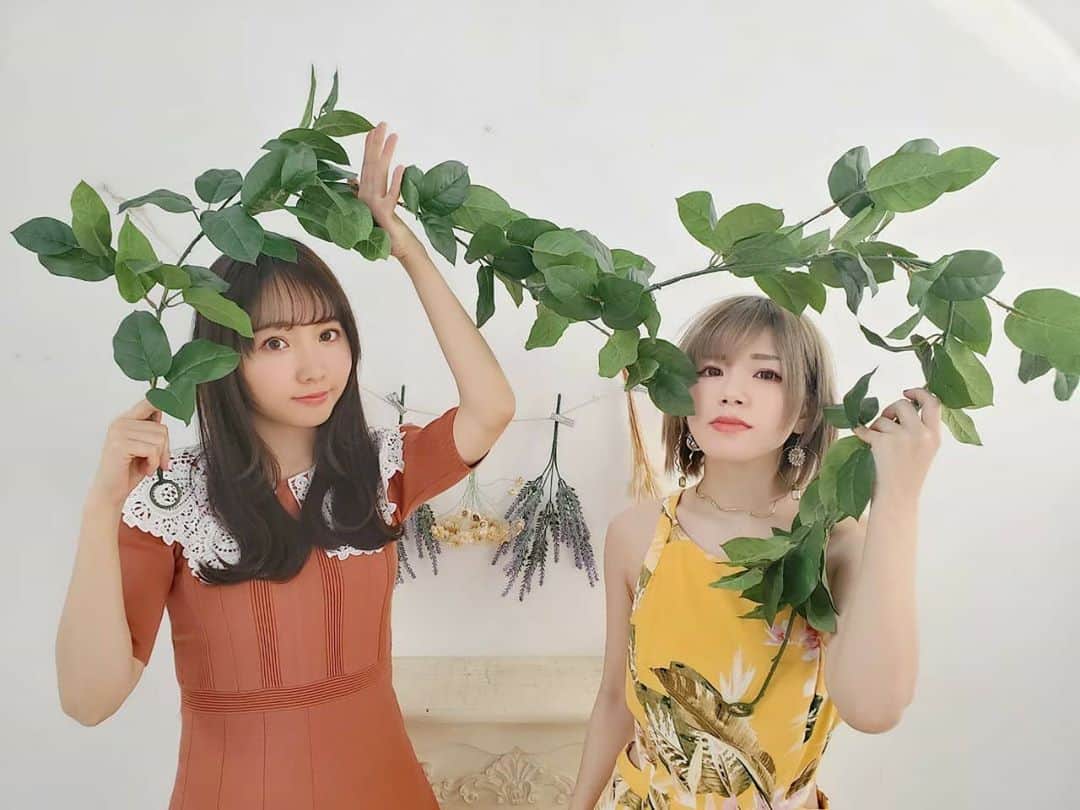 Machicoさんのインスタグラム写真 - (MachicoInstagram)「草🌿 #Machico #木戸衣吹 #伊吹翼 #矢吹可奈  #アイドルマスターミリオンライブ #7thパンフレット撮影」5月28日 9時37分 - machico_3s25