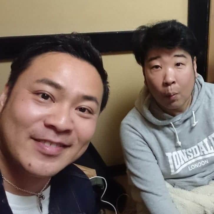 安尾信乃助のインスタグラム：「本日28日(木曜日)も3時から高井君とインスタライブをやりますよ。  #インスタライブ #吉本自宅劇場 #吉本新喜劇 #よしもと新喜劇 #高井俊彦 #安尾信乃助 #」