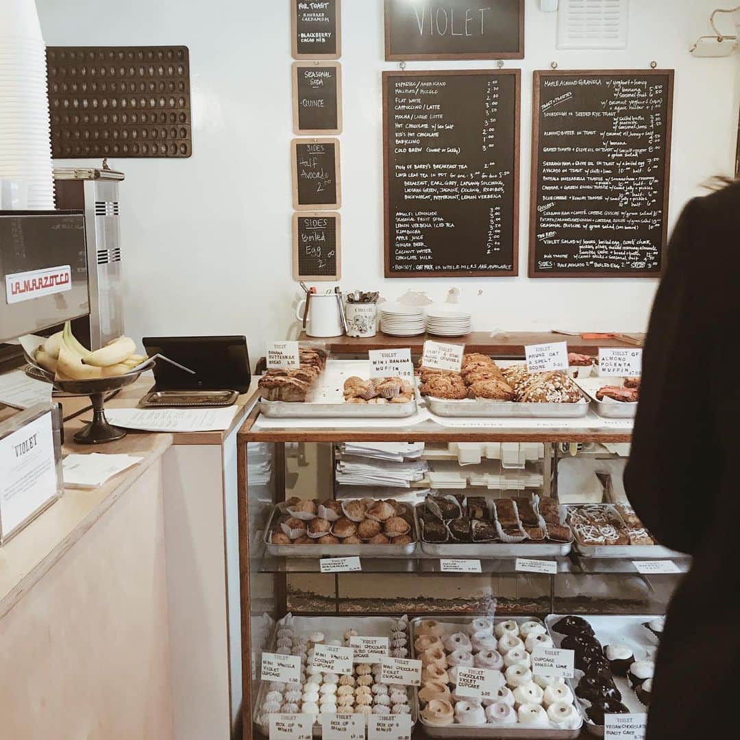 yuiのインスタグラム：「#throwback London favourite bakery 🧁 I'd love to visit here again♡」