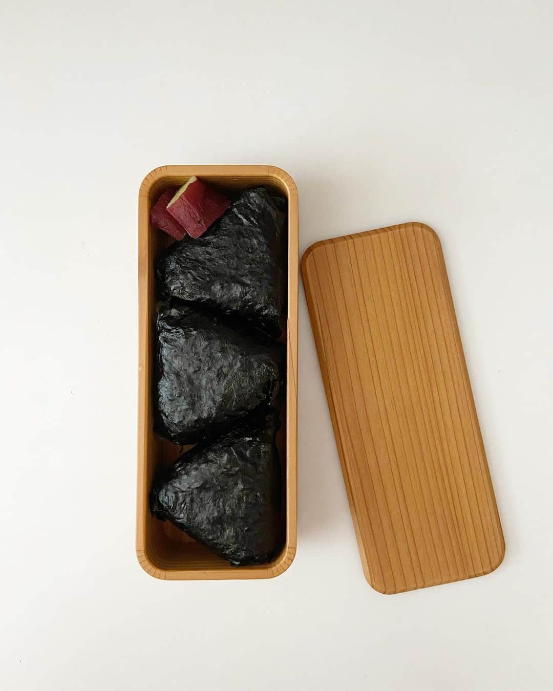 渡辺有子のインスタグラム：「地味。 またいつもの🍙弁当。」