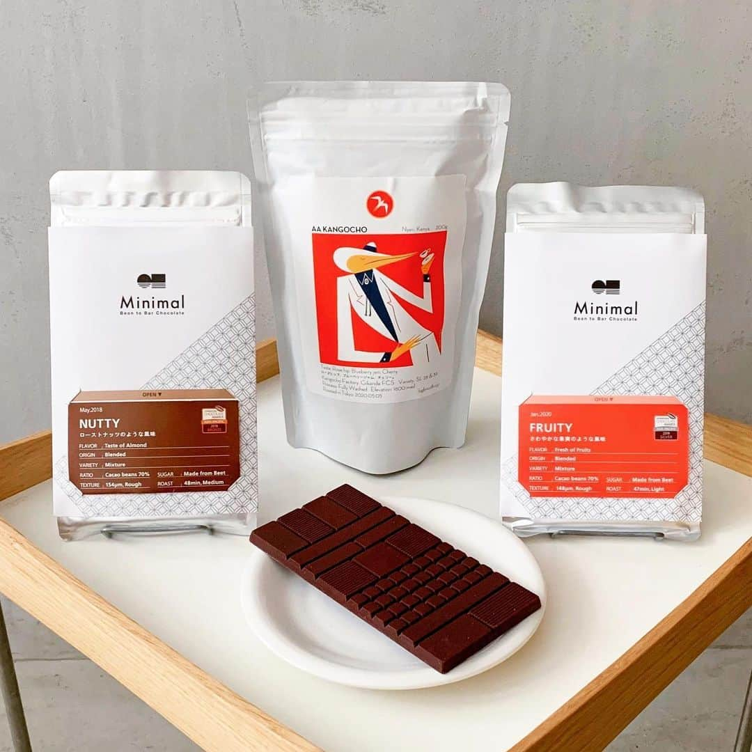 Minimal-BeantoBarChocolate-さんのインスタグラム写真 - (Minimal-BeantoBarChocolate-Instagram)「FuglenさんのコーヒーにMinimalの「NUTTY」を合わてみました☕️﻿ ﻿ ナッツを思わせる甘さが特徴のチョコレートと合わせると、チョコレートの甘さがよりジューシーなものに変化！﻿ ﻿ まるでジャムを舐めてるかのような質感になります。﻿ ﻿ #MinimalChocolate #MinimalBeanToBarChocolate #BeanToBar #BeanToBarChocolate #craftchocolate #ミニマルチョコレート #ミニマルビーントゥバーチョコレート #ビーントゥバー #板チョコ #クラフトチョコレート #カカオ #富ヶ谷 #奥渋  #代々木上原  #銀座 #おうちカフェ #スイーツ部 #手土産 #東京カフェ #カフェ巡り #東京グルメ #tokyo #テイクアウト #東京テイクアウト #お取り寄せ #お取り寄せスイーツ #Fuglen #コーヒーとチョコ #コーヒー #おうちチョコ」5月28日 10時20分 - minimal_beantobarchocolate