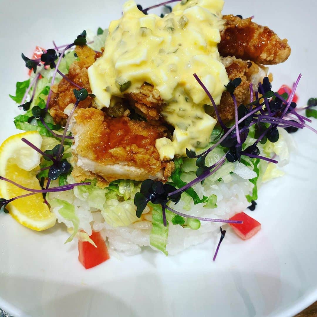 大谷ノブ彦さんのインスタグラム写真 - (大谷ノブ彦Instagram)「モスバーガーにて。ご飯もの。 めちゃくちゃ美味かった。」5月28日 10時13分 - dnjbig