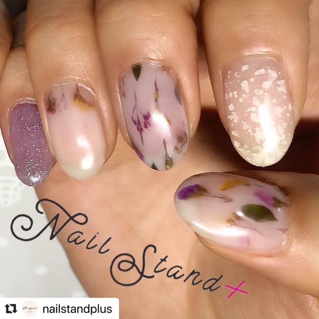 ネイルスタンド　ツメコさんのインスタグラム写真 - (ネイルスタンド　ツメコInstagram)「#Repost @nailstandplus with @make_repost ・・・ こんばんは🌙！ 本日もご来店誠にありがとうございました❤️ . 最近はピンクネイルと共に お花柄のネイルもよく出ます💅♡ 春ですね〜🌷♡ . ネイルをしてのんびり 過ごすのも素敵な1日になりそうですよ❤️ . .  #NailStand＋ #nail #ネイルスタンドプラス #彦根 #ネイルサロン彦根 #彦根ネイルサロン #彦根市 #彦根観光地 #プリンターネイル #デザインネイル #ツメコ #tsumeco #nails #春ネイル #ジェルネイル #ネイルサロン滋賀 #時短ネイル #大人可愛い #スピーディーネイル #米原ネイルサロン #長浜ネイルサロン  #💅 #ツメコネイル #多賀ネイルサロン #ネイルサロン多賀 #子供同伴ok」5月28日 10時13分 - tsume.co
