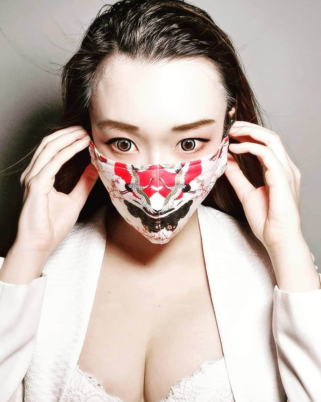 Nicole Chenさんのインスタグラム写真 - (Nicole ChenInstagram)「The latest mask trends! Are you interested to get! One of them! Inbox me exclusive! ANd follow @sleeks.co Discount code : ILOVENICOLE #mask #fashionablemask #fashionmask #singaporemask #抖音#抖音有毒 #抖音上瘾 #抖音精选 #抖音短视频 #douyinvideos #uzzlang #korean #chinese #asian #tiktokchina  #uzzlangstyle #douyin #抖音日常 #抖音上癮 #抖音短視頻 #tiktok #douyinchina #小姐姐 #抖音🎵 #抖音短视频在线#情侣 #恋爱 #fashion」5月28日 10時45分 - nicolechen.tv