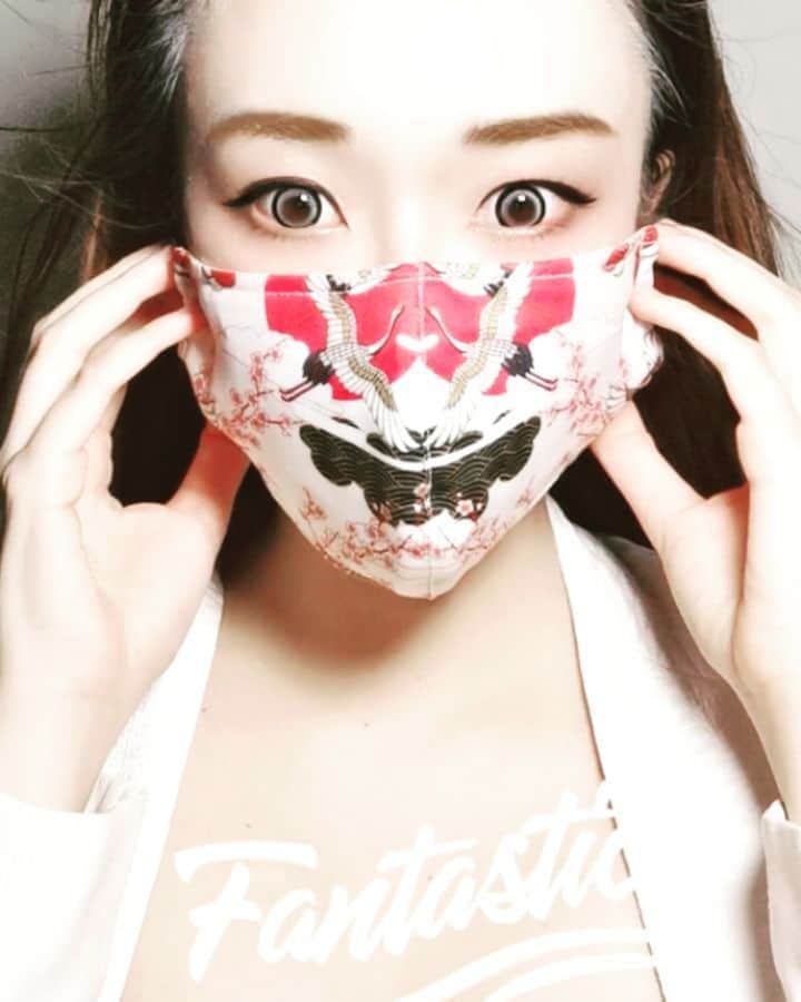 Nicole Chenのインスタグラム：「The latest mask trends! Are you interested to get! One of them! Inbox me exclusive! ANd follow @sleeks.co Discount code : ILOVENICOLE #mask #fashionablemask #fashionmask #singaporemask #抖音#抖音有毒 #抖音上瘾 #抖音精选 #抖音短视频 #douyinvideos #uzzlang #korean #chinese #asian #tiktokchina  #uzzlangstyle #douyin #抖音日常 #抖音上癮 #抖音短視頻 #tiktok #douyinchina #小姐姐 #抖音🎵 #抖音短视频在线#情侣 #恋爱 #fashion」