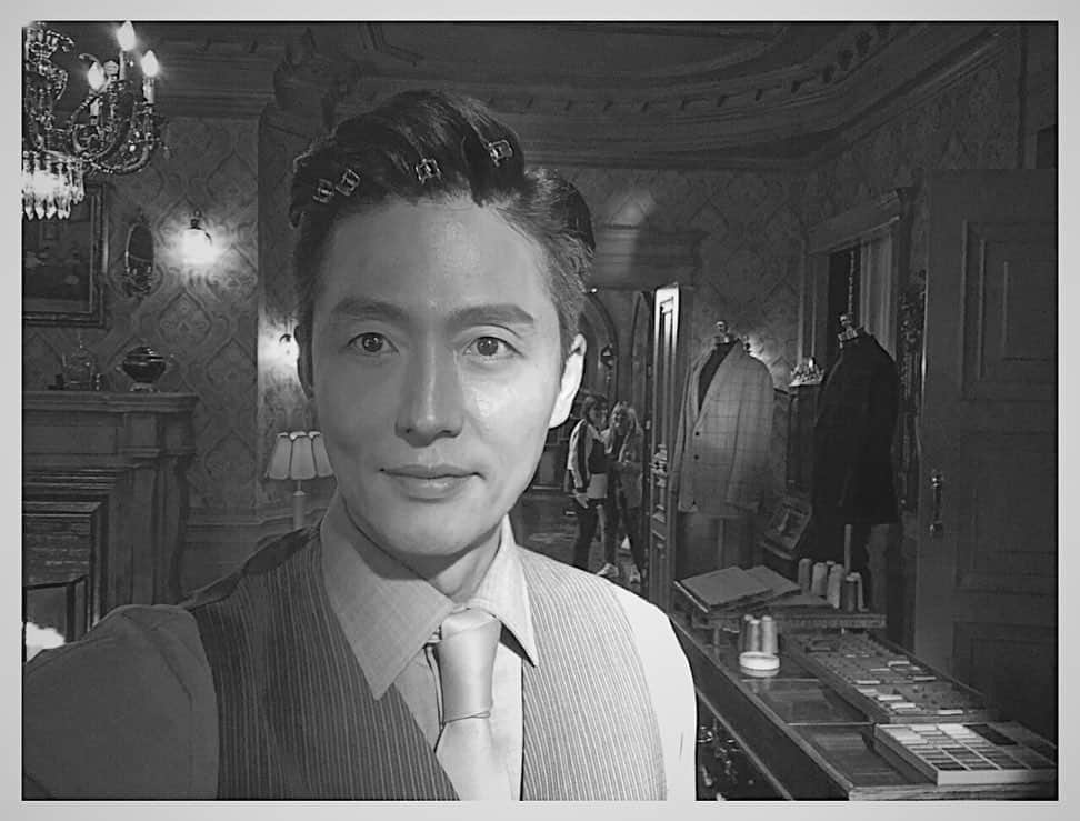 イ・ジョンジンさんのインスタグラム写真 - (イ・ジョンジンInstagram)「#더킹영원의군주 #thekingeternalmonarch 여기는 어디일까요?ㅎㅎ 그리고 COLOR or B&W #sbs드라마 #netflix」5月28日 10時57分 - jung.jin.lee_