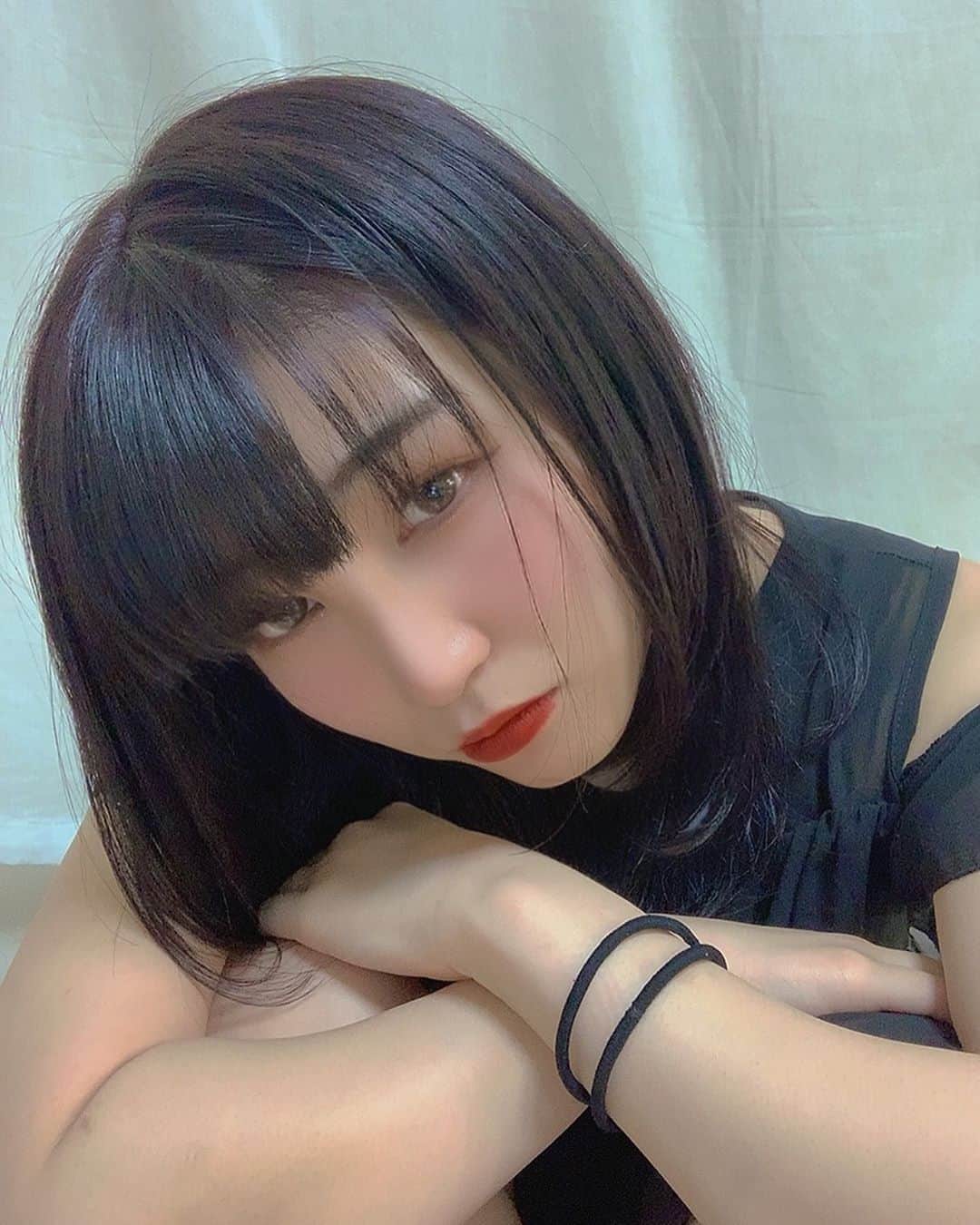 のインスタグラム：「👹ラベンダーを少し👹  黒髪にラベンダーカラーを少し いれたの。  女性らしさ、 女子力Upには 素敵な色です。  今流行りだって✨  #風水 #黒髪 #ラベンダーカラー #ブリーチなし #運気アップ #占い #haircolor #女子力 #ヘアカラー」