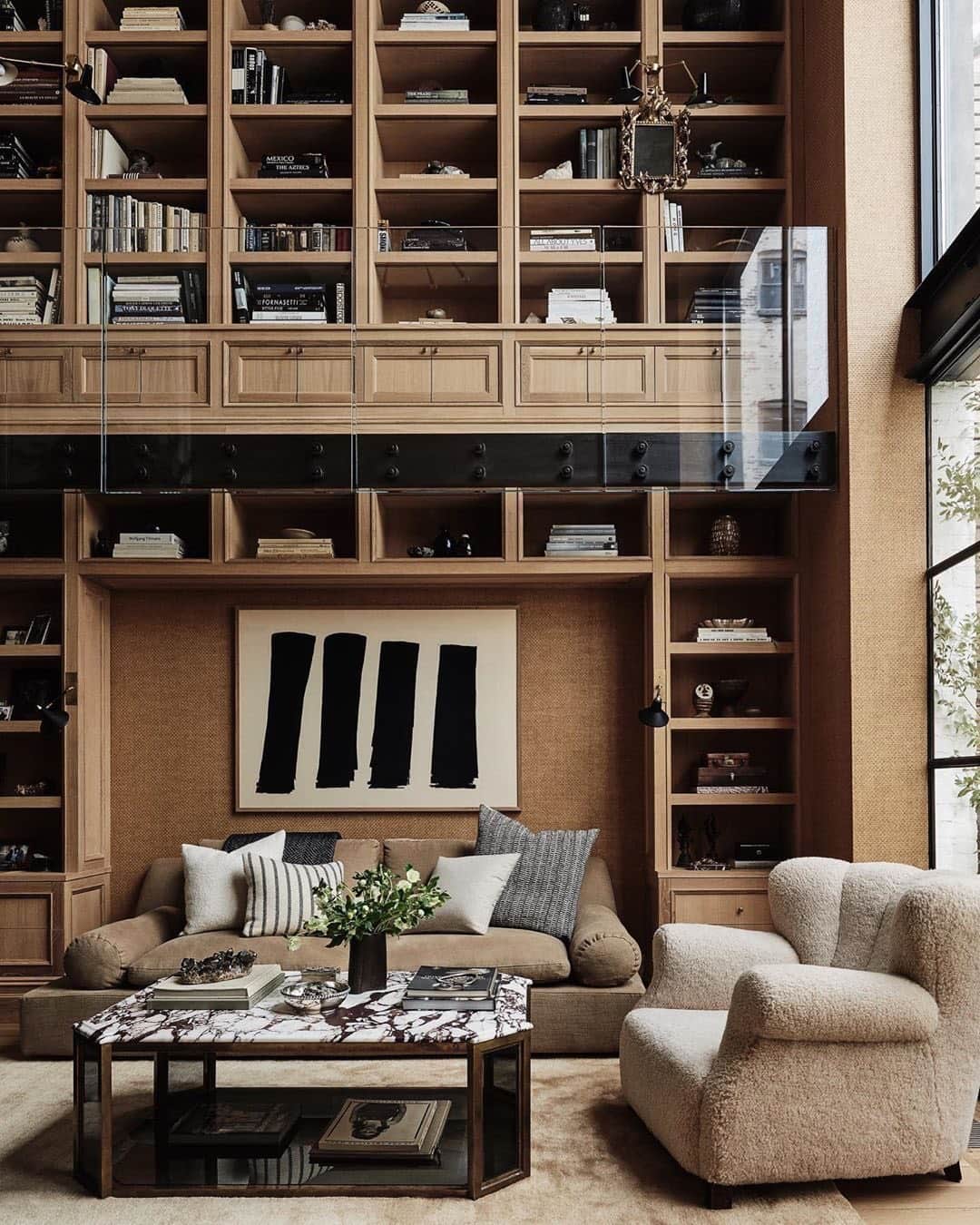 のインスタグラム：「Knowledge is power 📖 home of @nateberkus @jeremiahbrent 📸 @nicole_franzen」