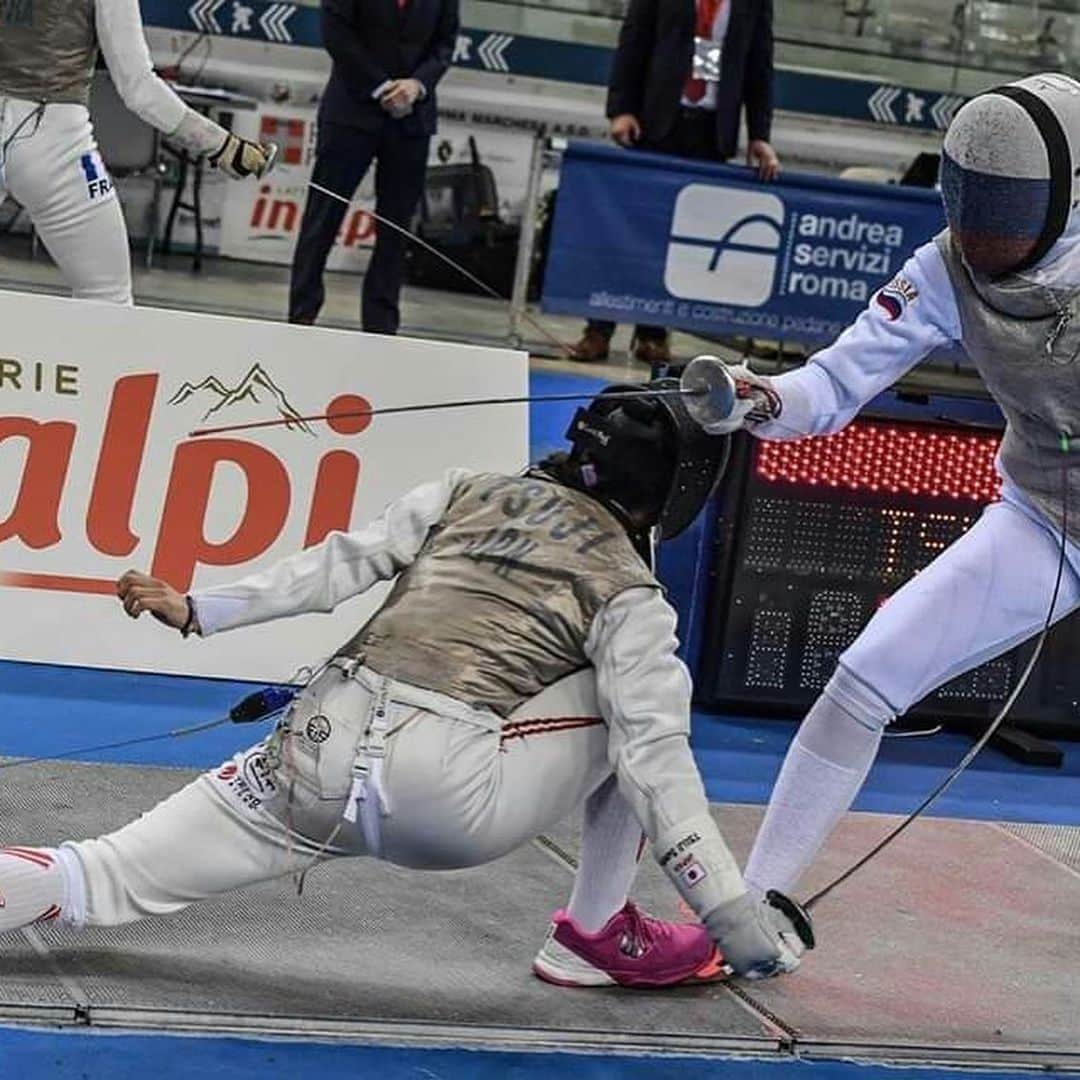 辻すみれさんのインスタグラム写真 - (辻すみれInstagram)「変な体勢で頑張ったコレクション👽  最後の1枚がダントツでダサい…  #fencing #leonpaul」5月28日 11時56分 - sumire_1129