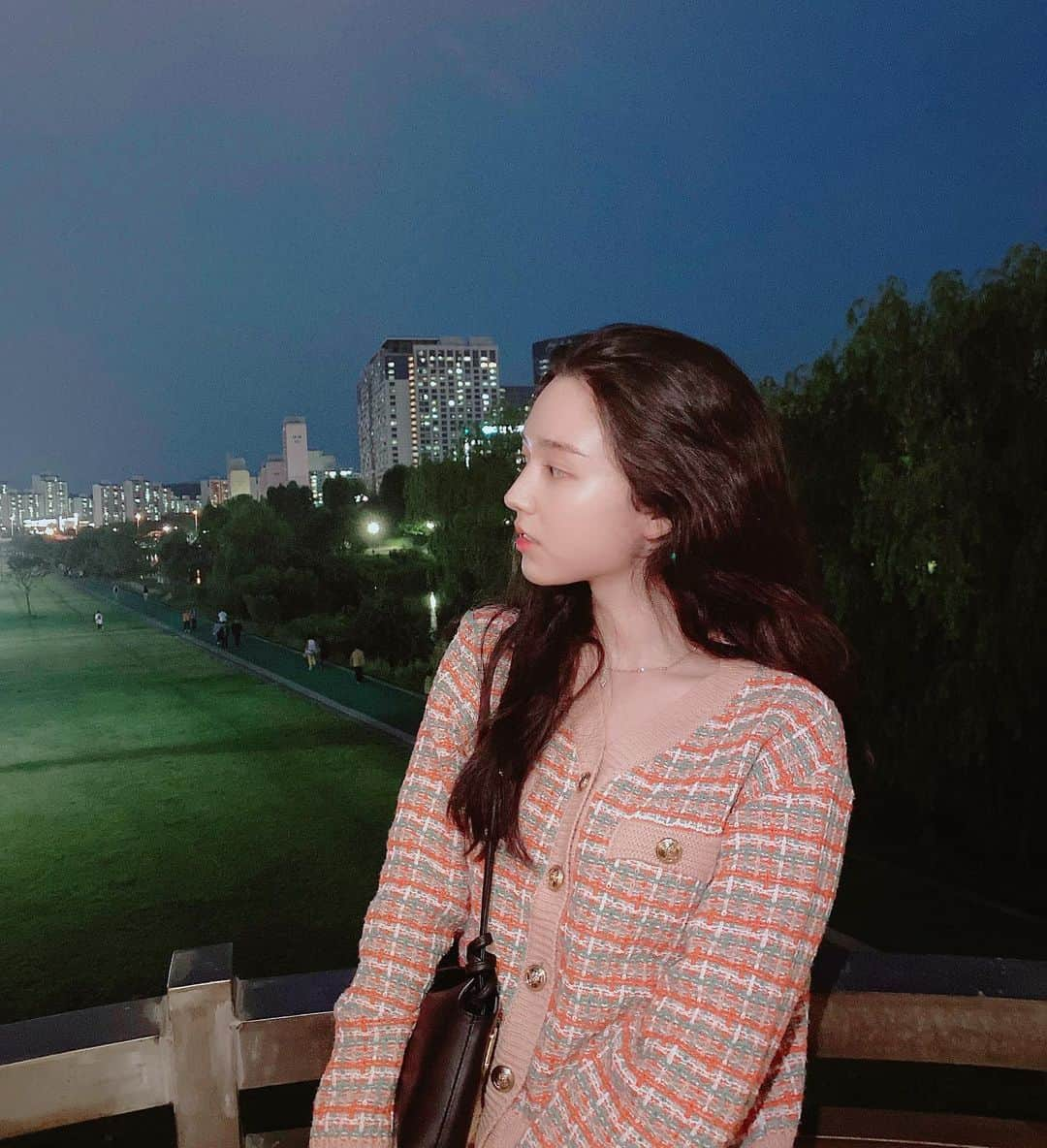 ティア さんのインスタグラム写真 - (ティア Instagram)「밤산책💖 Late night stroll🌙 w/ @kimdanee」5月28日 22時58分 - tia_0315