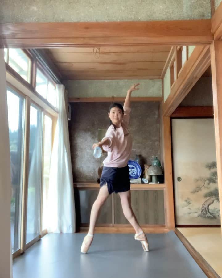 のインスタグラム：「. How to reuse a plastic bottle♻️ 久しぶりのエスメはフラフラするね🙈 #esmeralda #quarantinelife」
