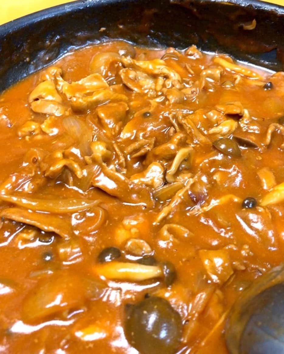 兵頭彰のインスタグラム：「LINELIVE #大日道場飯 「ケチャップ」編 ご視聴ありがとうございました🍅 本日は ・ハヤシライス ・ケチャップライス ・ケチャップクッキー をこしらえました✨  #bjw  #大日本プロレス」
