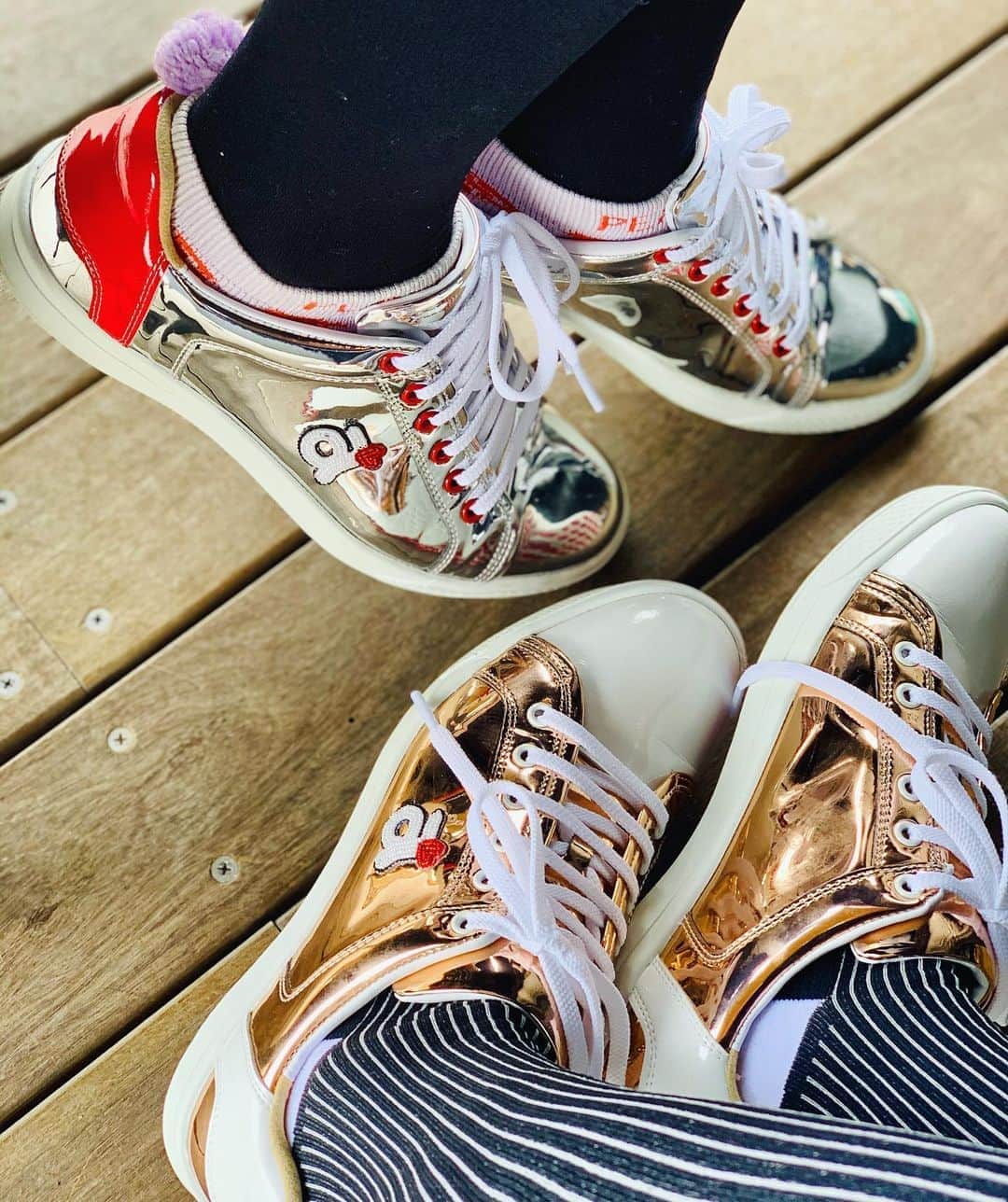 のインスタグラム：「おNEWのゴルフシューズ❤️のぶちゃんと色違い🤗✨👠 #ゴルフシューズ #archivio #アルチビオ #golf  #golfstagram  #golfgirl  #ゴルフウェア #ゴルフ女子 #ゴルフ大人女子 #キラキラ #ゴールドシューズ #シルバーシューズ #可愛いシューズ #お揃いコーデ  #reinagolf」