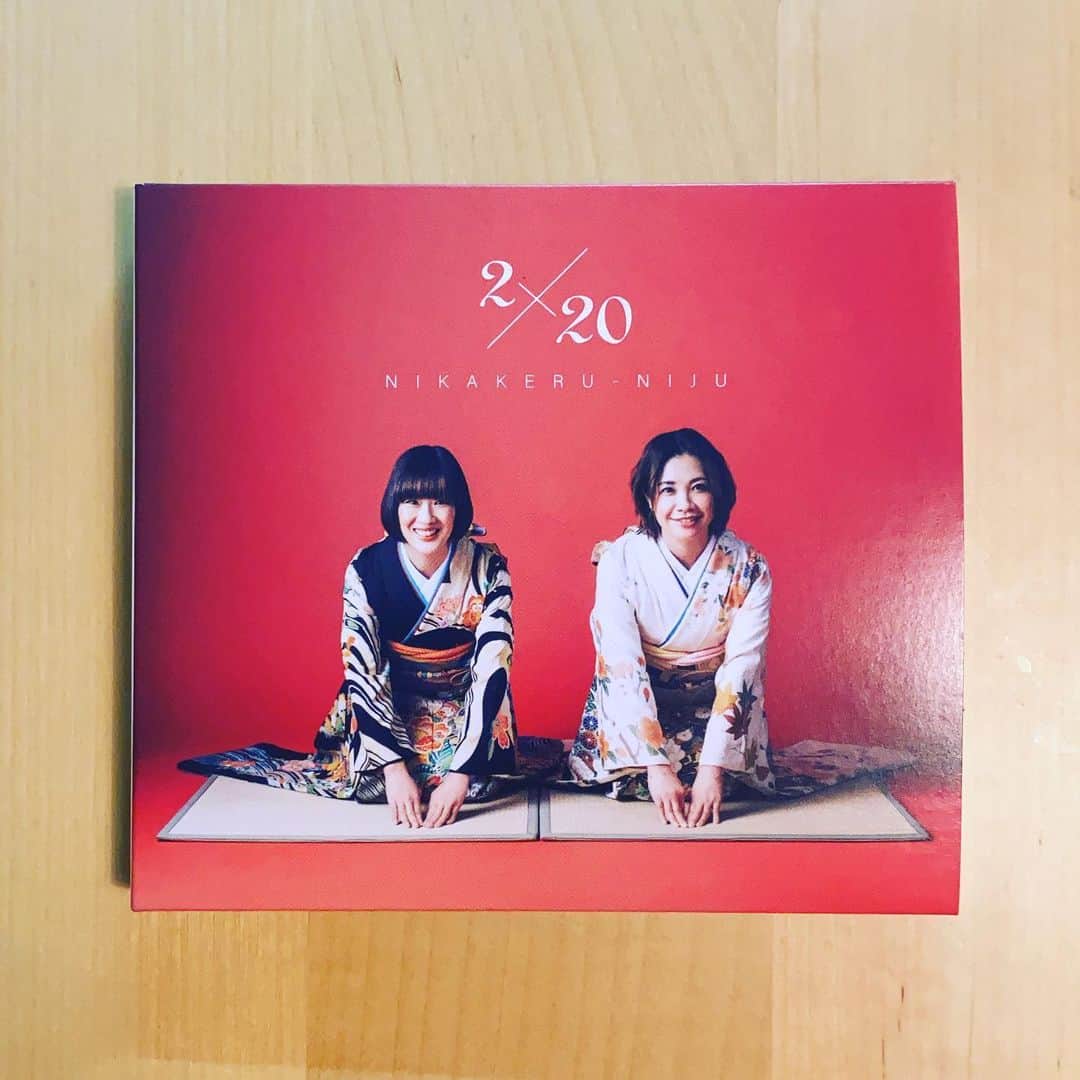 ただすけのインスタグラム：「そんな訳で届きました。 花＊花20周年記念アルバム「２×２０」 アコーディオンで一曲参加って言おうと思ったら、他にもアレンジさせて貰った曲が入ってました☺️」