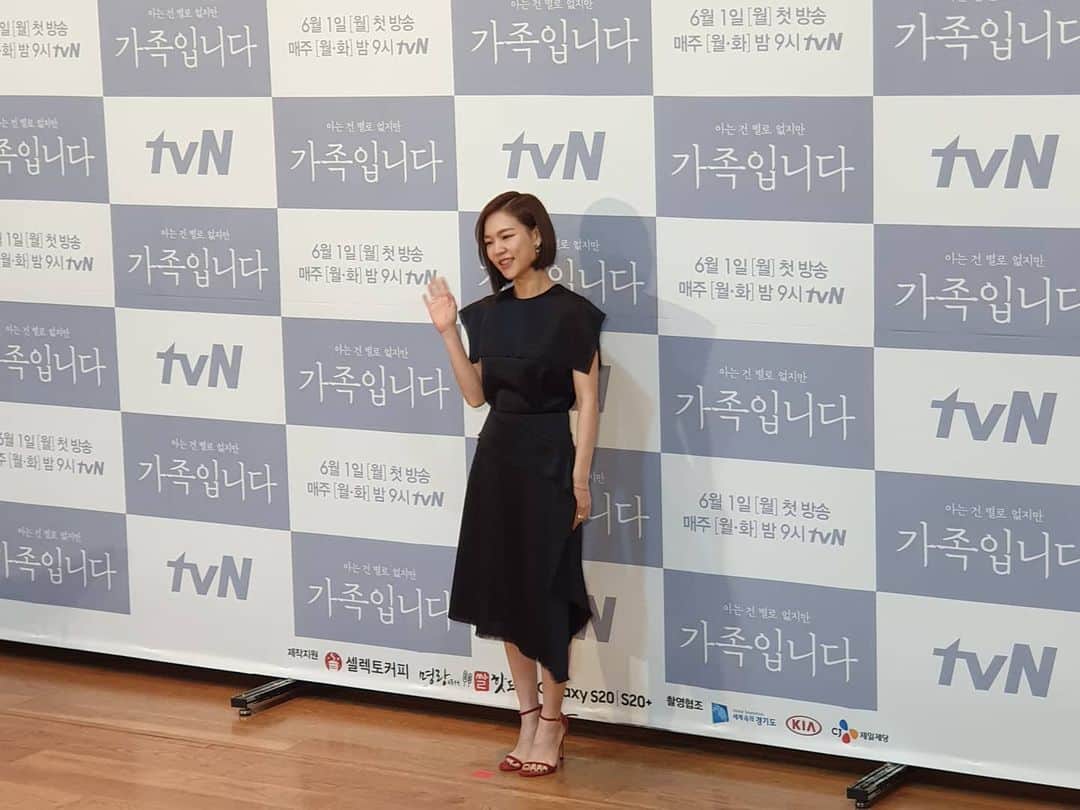 ハン・イェリのインスタグラム：「간만에 힘줘봤다. 듀근듀근~」