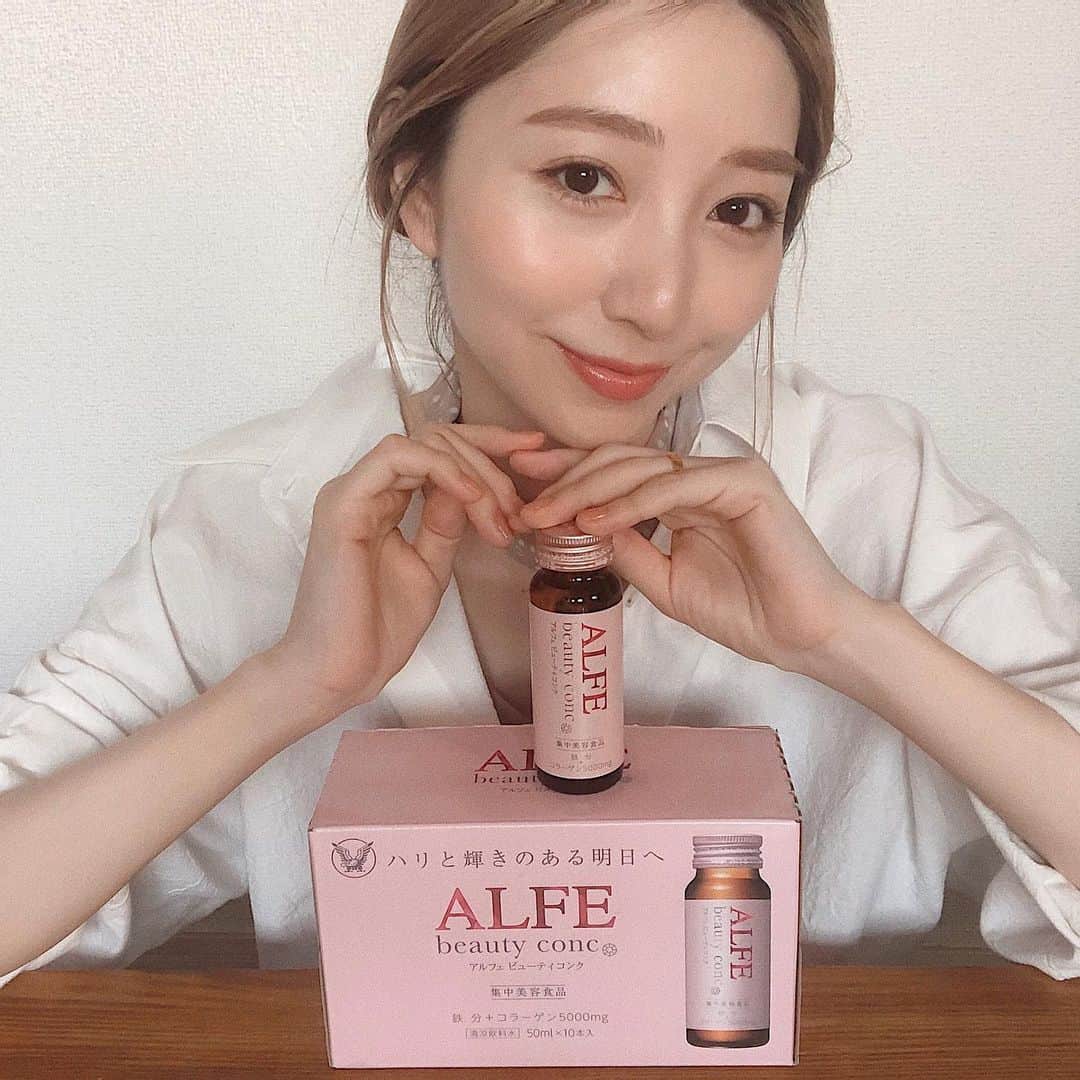 松尾 瞳のインスタグラム：「自粛中に始めた #ALFEチャレンジ 🌿 . 30日間飲み切りました〜！！ . まず、基本３日坊主なわたしが30日間１日も欠かさず続けられた事がすごい😂👏前回も話したけど、それくらい『手軽』で『美味しい』のは高ポイント◎ . 他の美容法サボっちゃった日も、これだけは欠かさず飲めるからそれだけでもしっかり美容頑張ってる感が得られました🤫💓 . まだまだ外出気を抜けないから色々出歩いて買いに行けないかもだけど、アルフェはオンラインストアでも購入できるのでぜひ気になった方は一度試してみてね🌱 . (昨日妊娠報告させて頂いたんですが、妊娠中の方は病院に相談してからOKとの事なら飲んで大丈夫です👌🤍) . @taisho_beauty . #アルフェ #美容ドリンク #おうち時間 #おうち美容 #プレ花嫁 #美容 #PR @taisho_beauty」