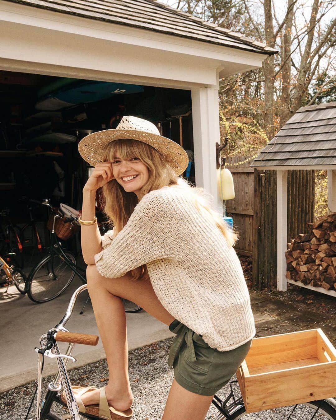 Anthropologieさんのインスタグラム写真 - (AnthropologieInstagram)「Special delivery: this whole outfit! 👒 Shop it all at the link in our bio.」5月28日 22時02分 - anthropologie